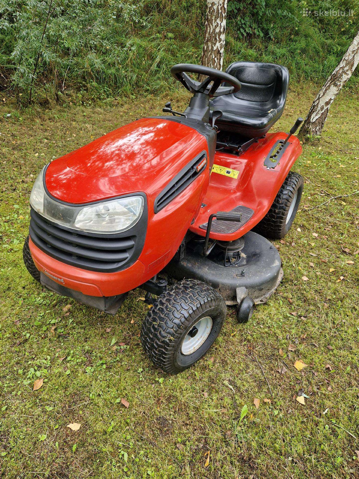 Jonsered ( husqvarna ) vejos traktoriukas
