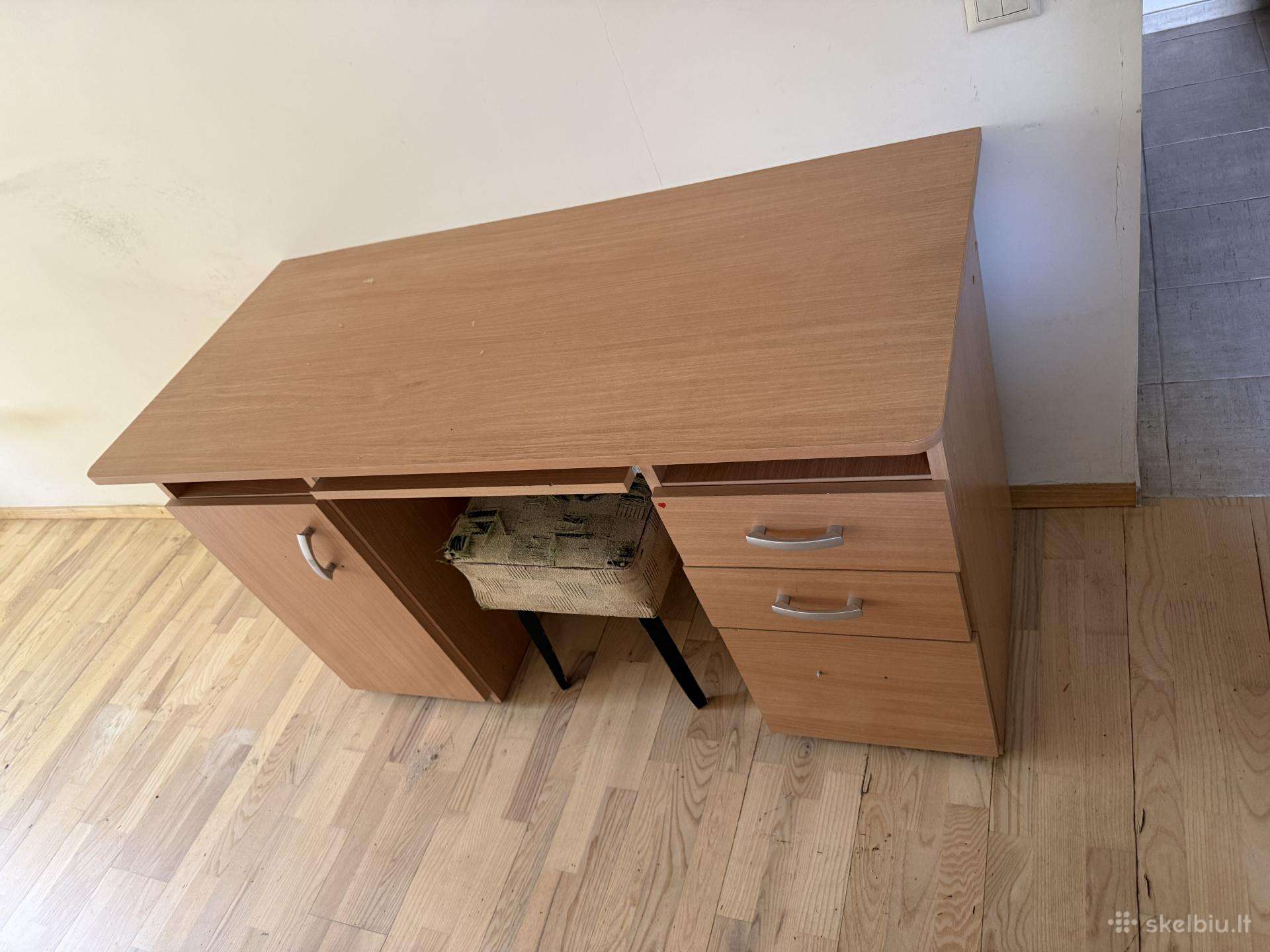 Dovanoju Rašomasis stalas ir spintelės