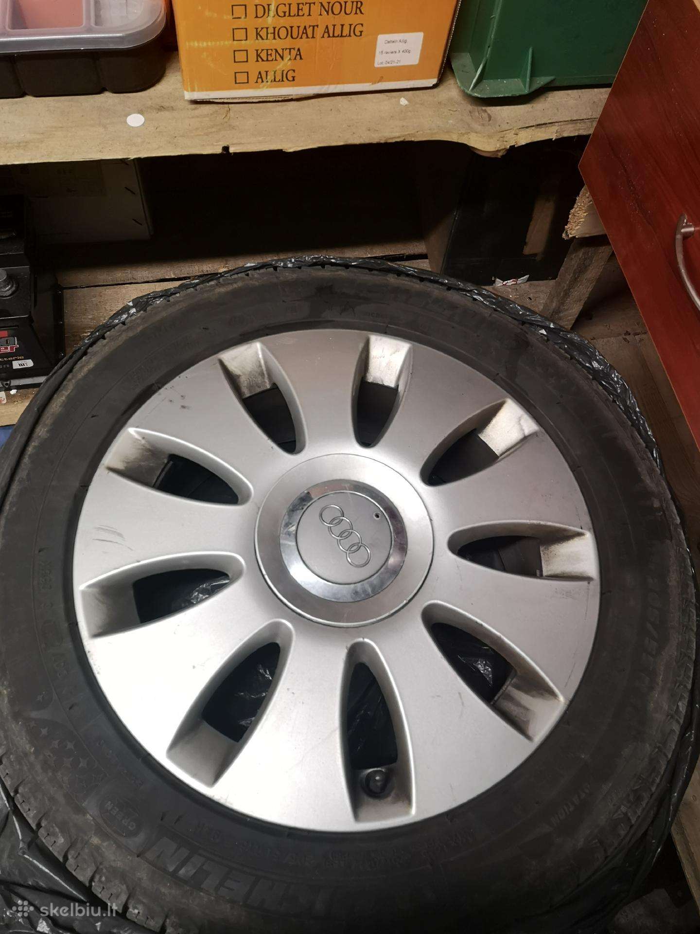 Audi lieti diskai r16 su zem padangom.