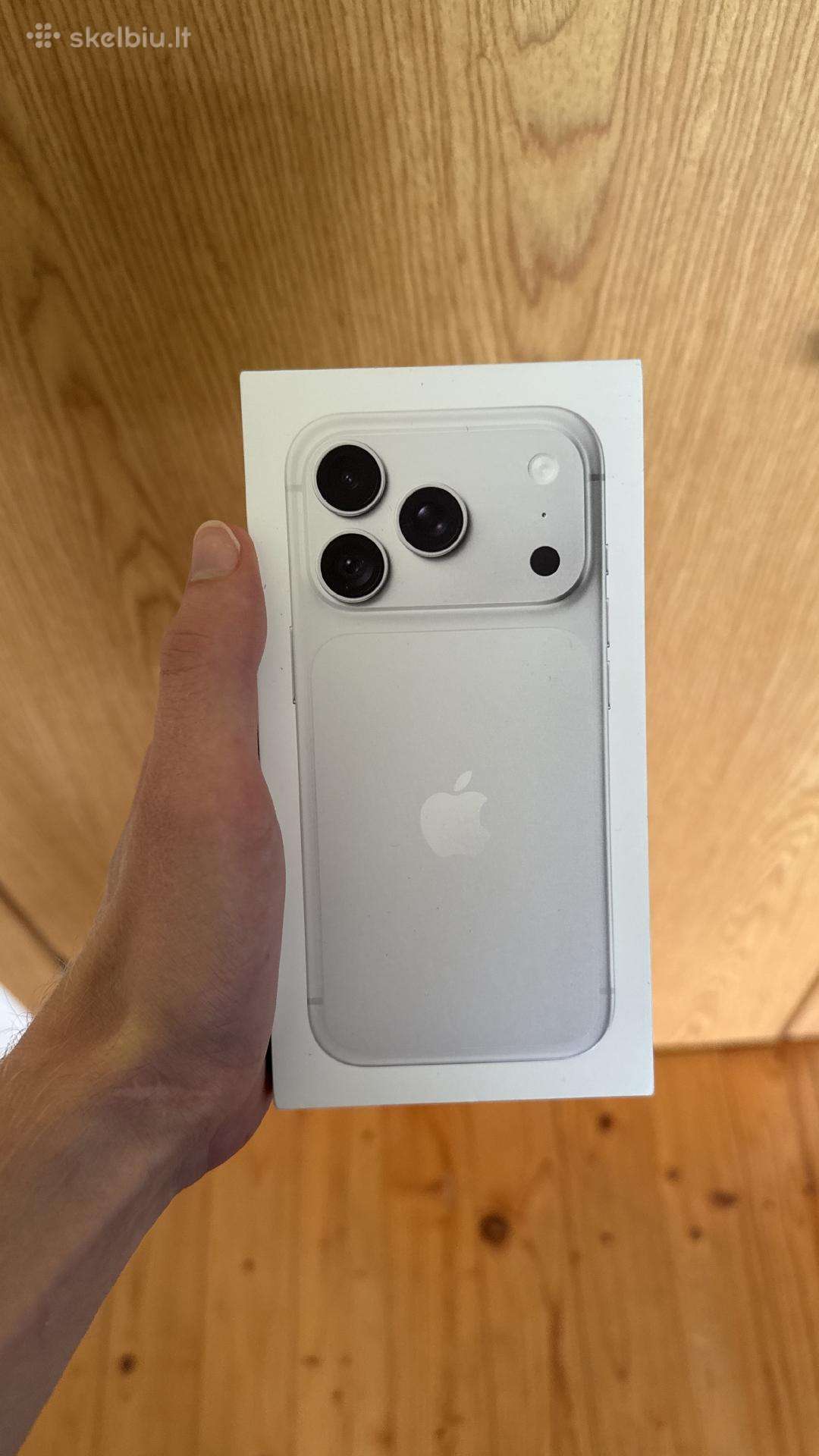 iPhone 18 pro 256gb silver