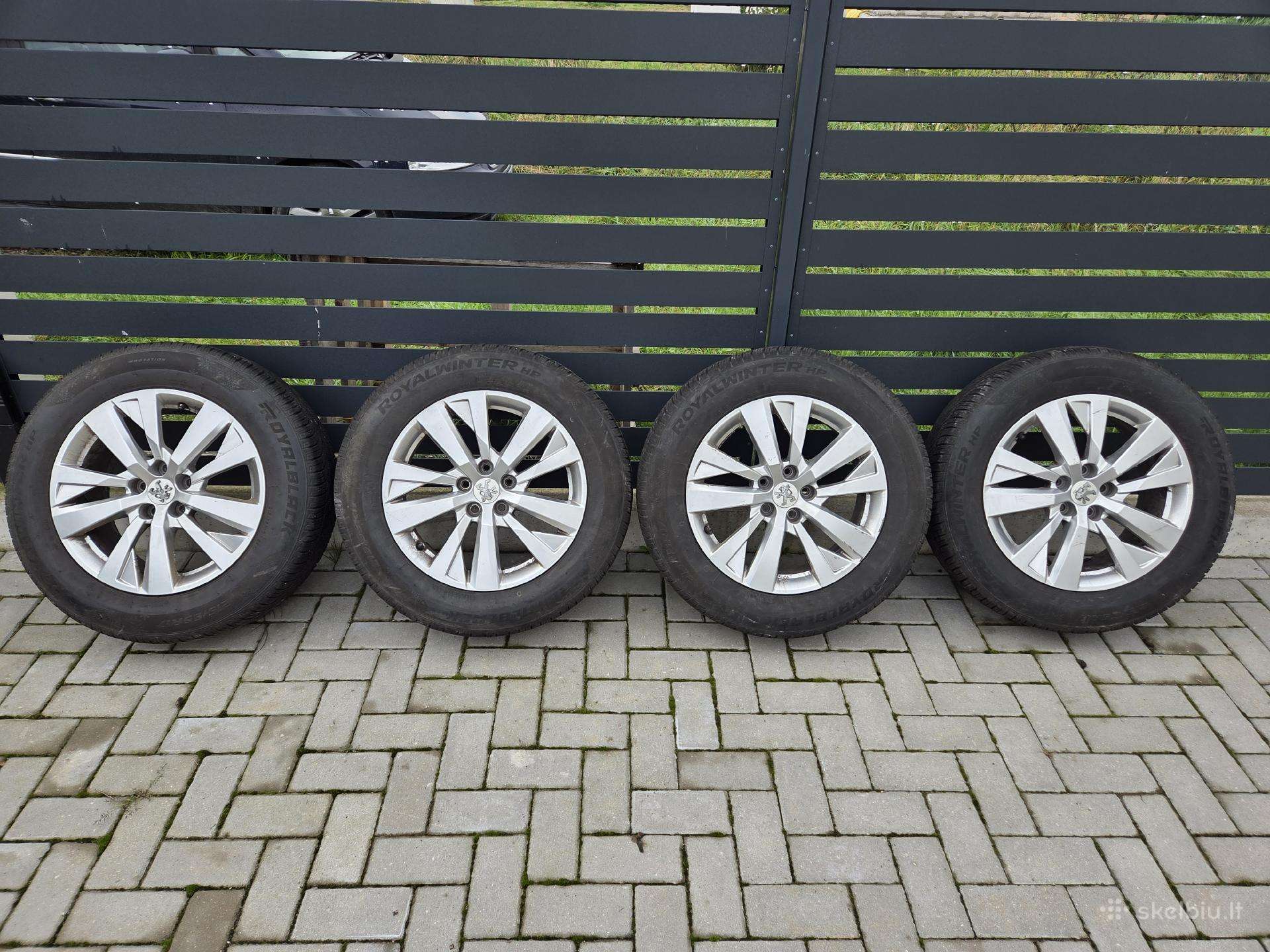 350 € Peugeot žieminės padangos su ratlankeis