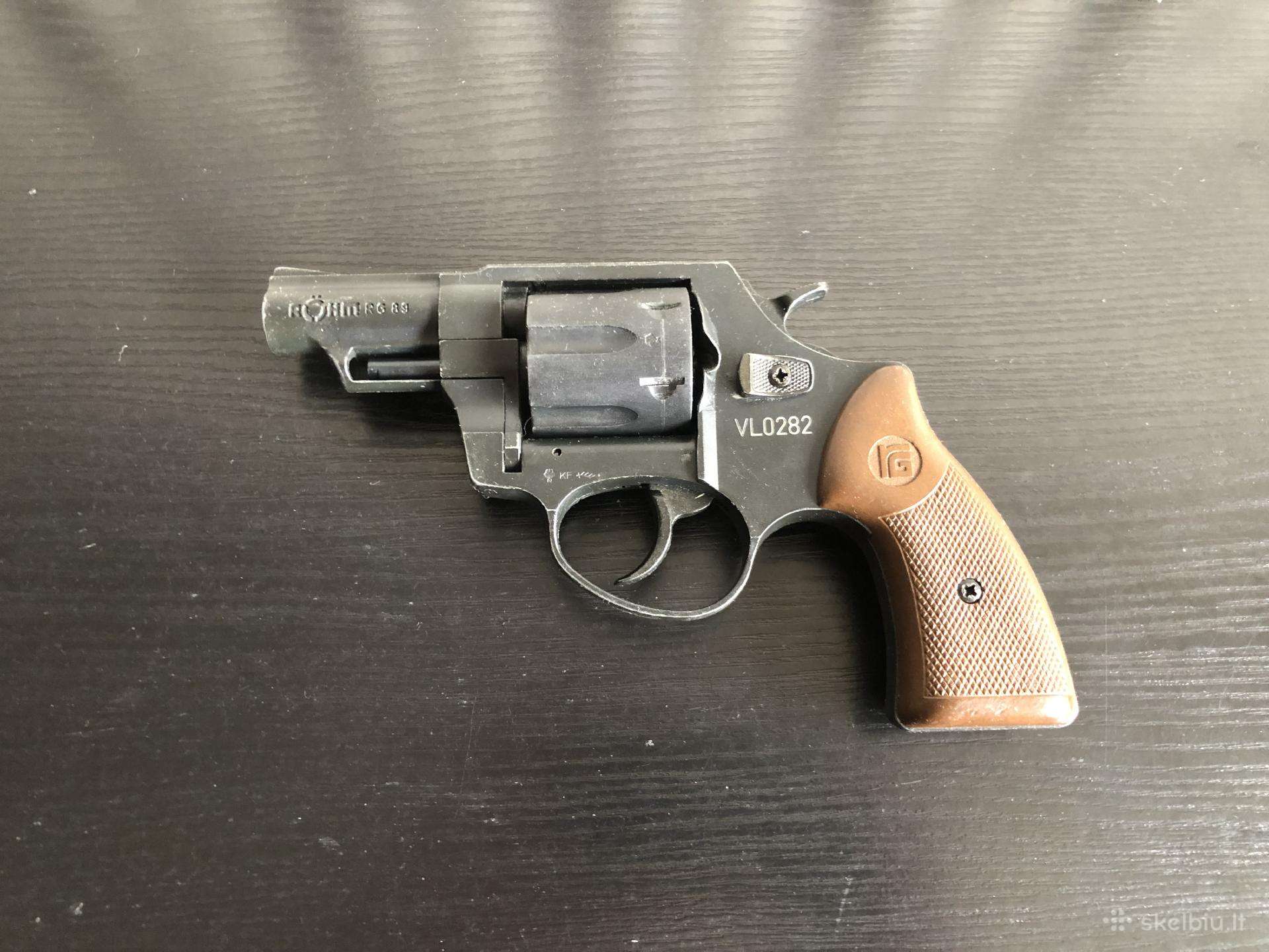 Dujinis pistoletas Walther Ppk ir revolveris