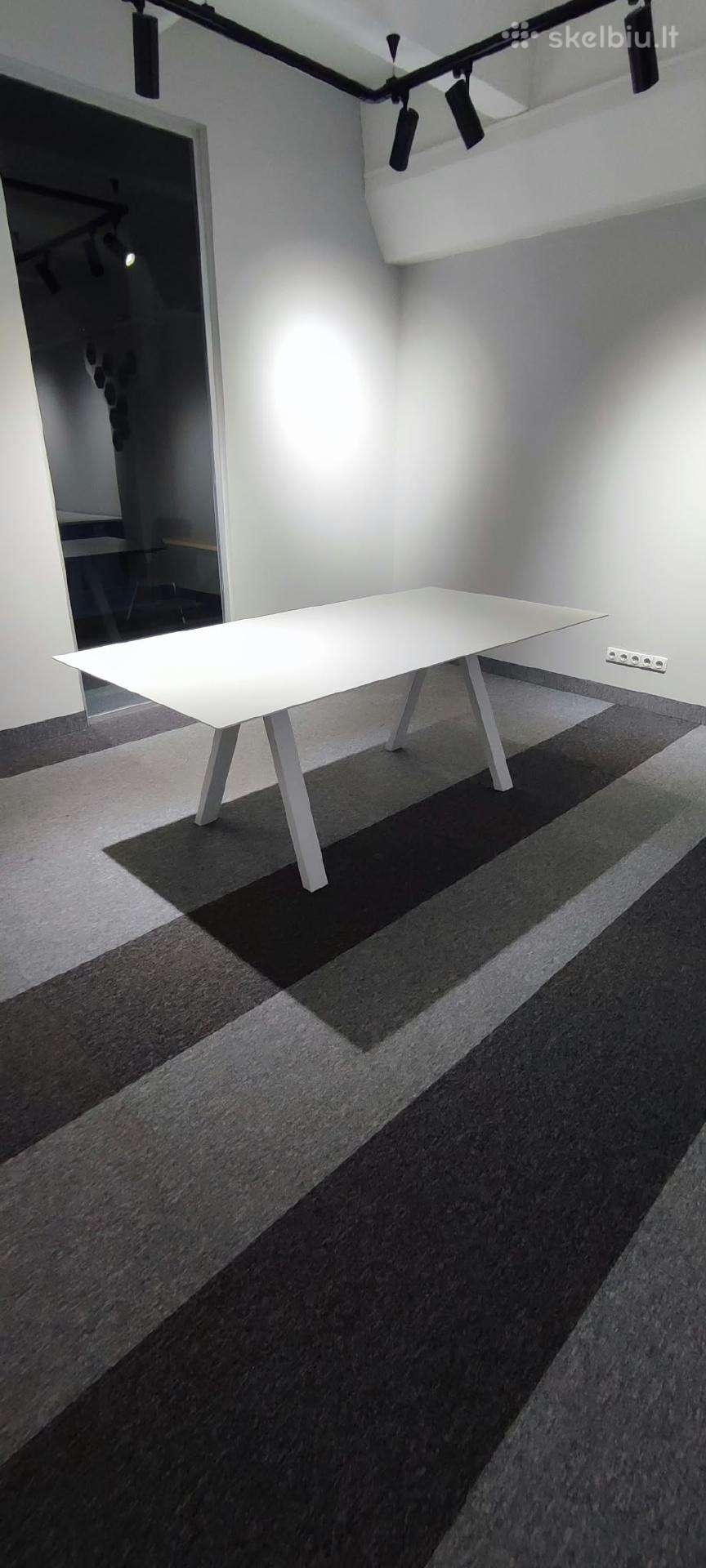 Itališkas konferencijų stalas