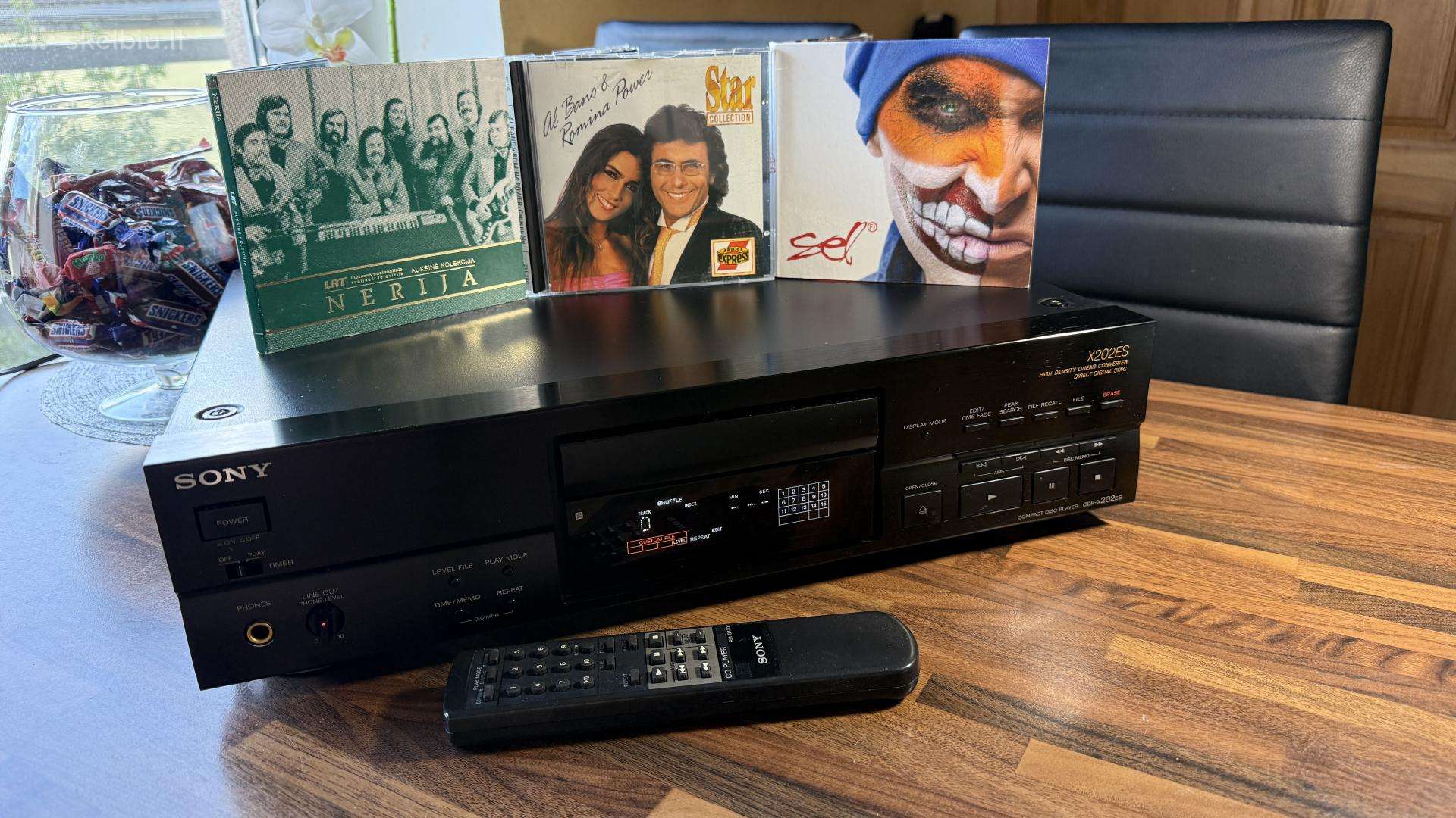 Sony Cdp-x202es su distanciniu