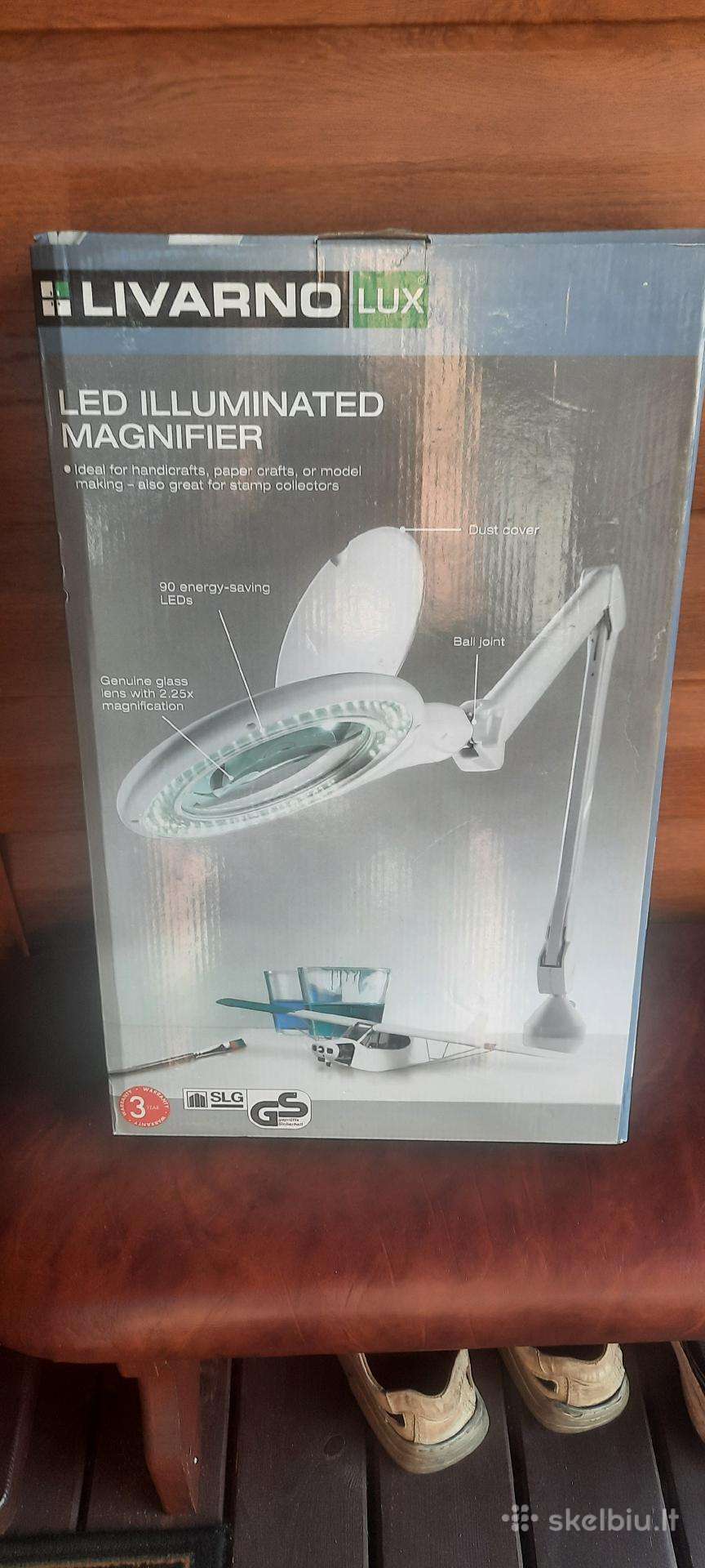 Padidinimo stiklas su apšvietimu