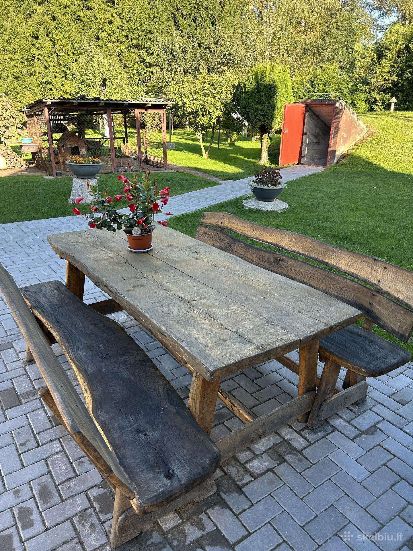 Ąžuolinis stalas su suolais
