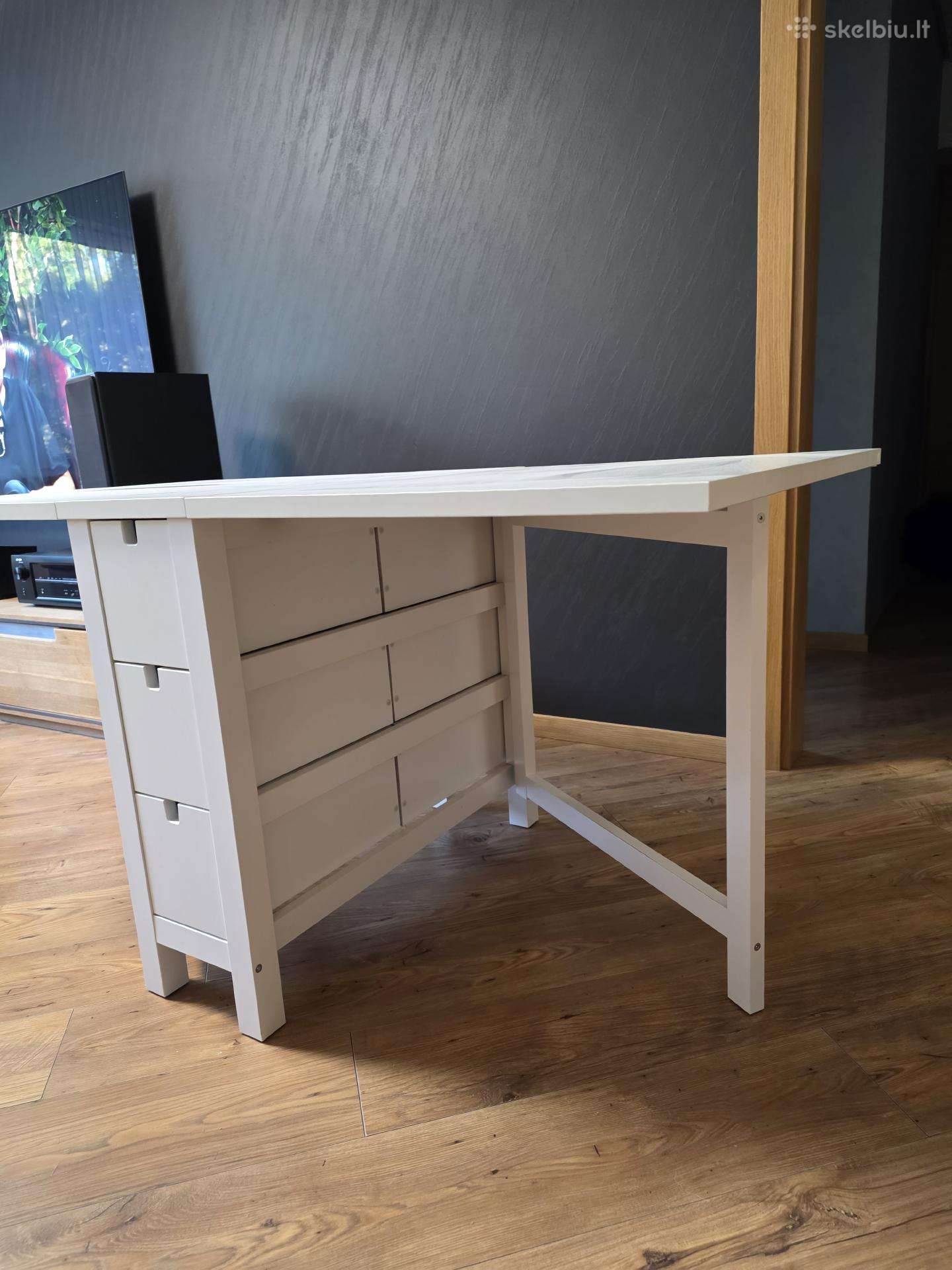 Ikea stalas-knyga