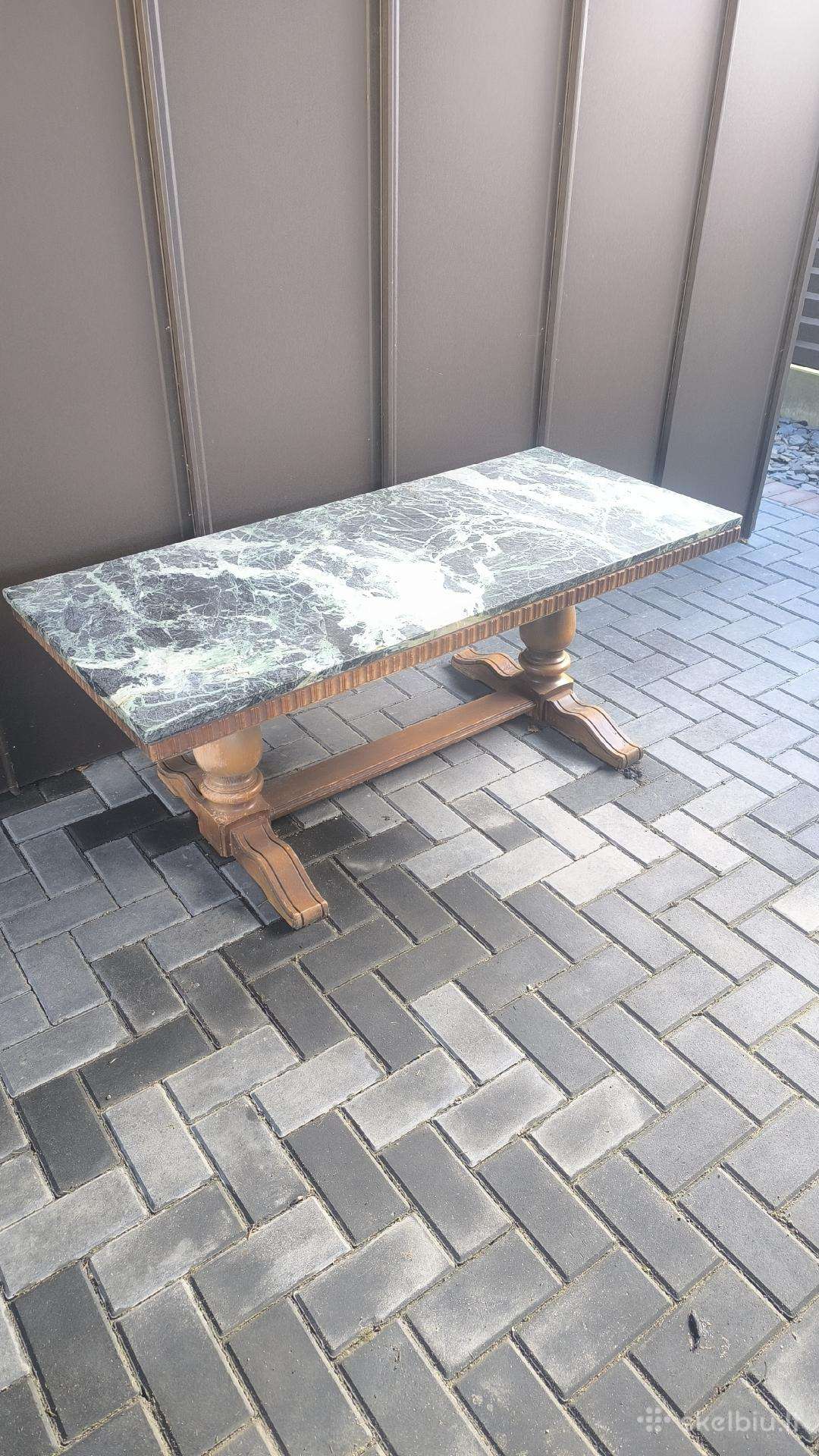 Stalas iš marmuro