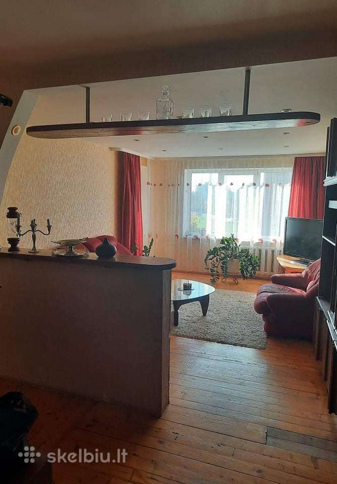 Keičiu keturių kambarių butą į dviejų kambarių.
