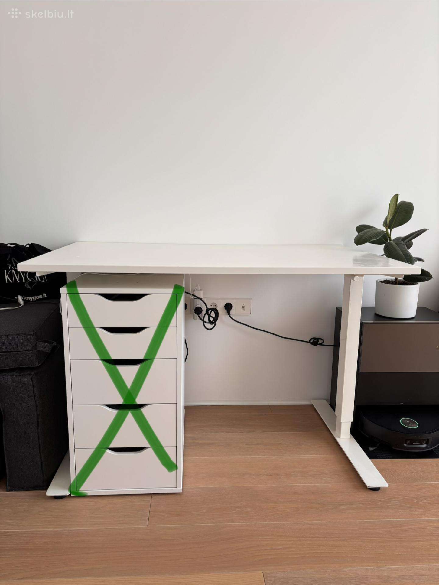 Ikea pakeliamas stalas