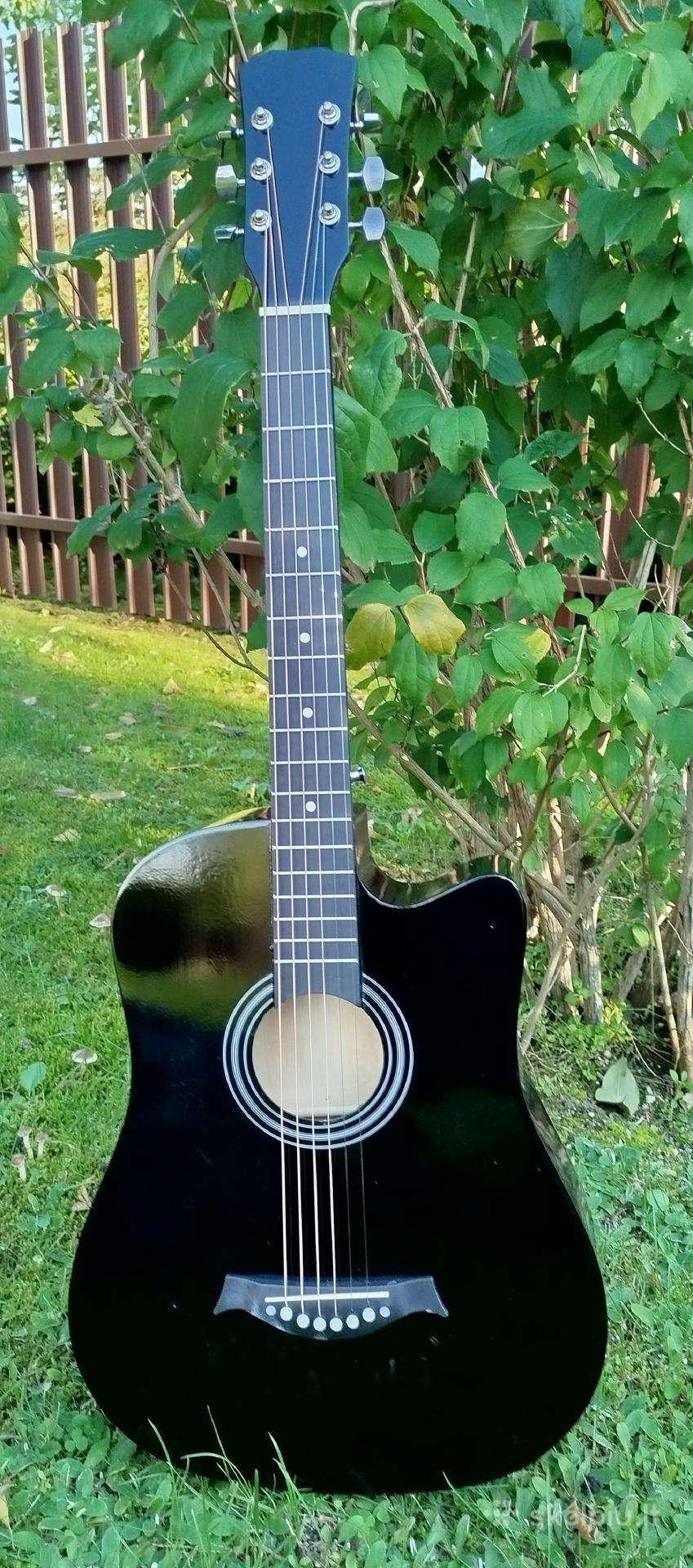 Akustine gitara.