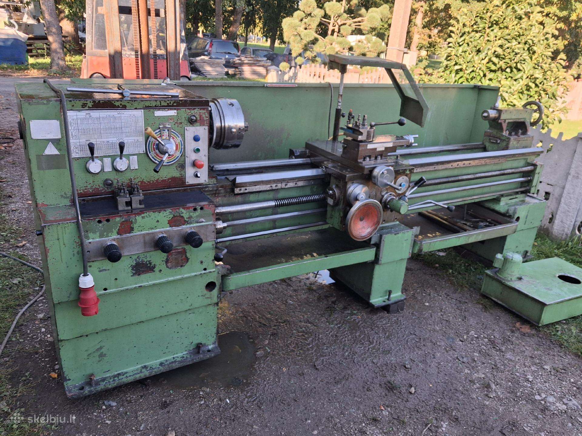 Metalo tekinimo staklės Zmm C11mt