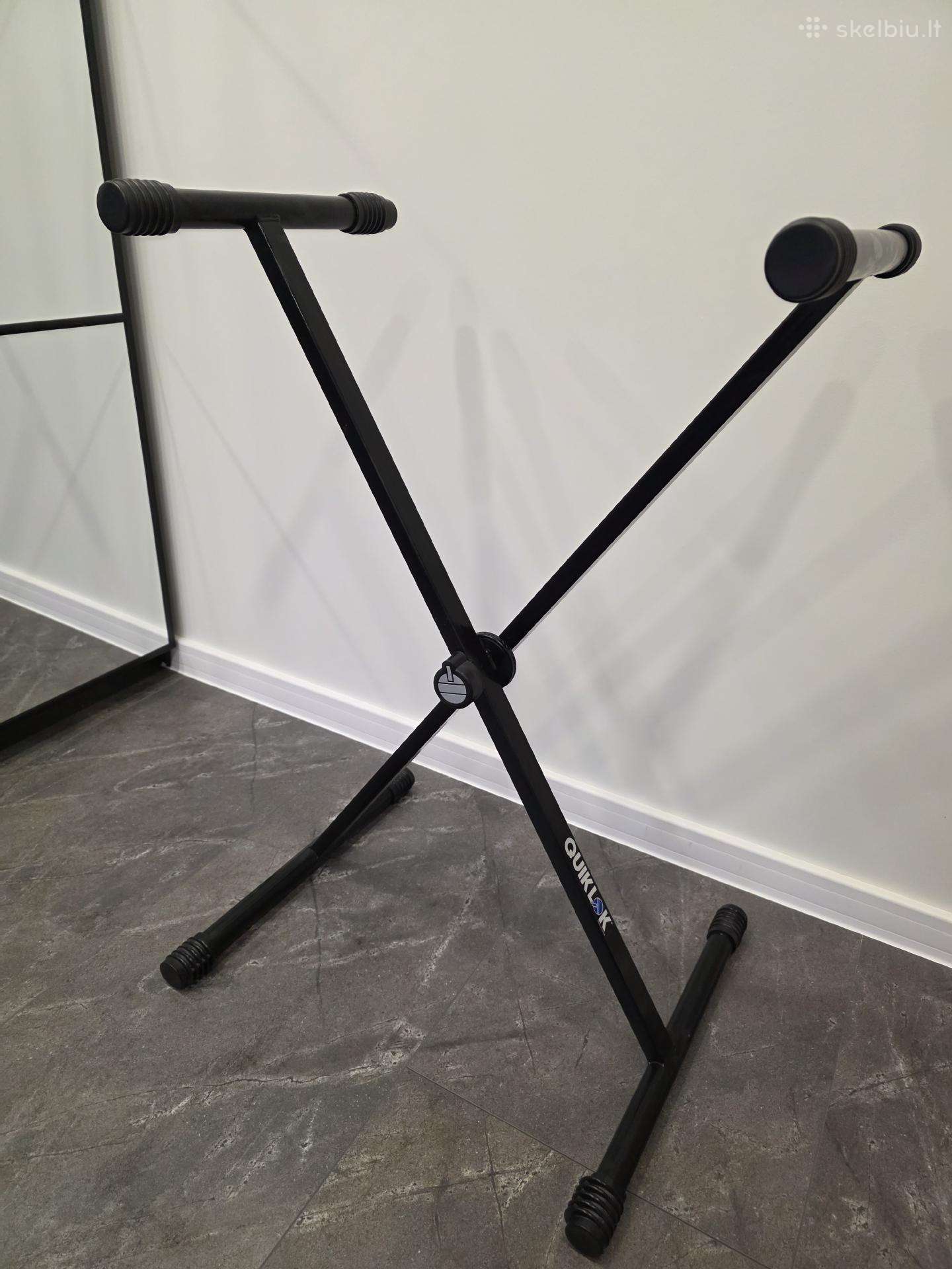 Stovas klavišiniam instrumentui Quik lok T/10 Bk