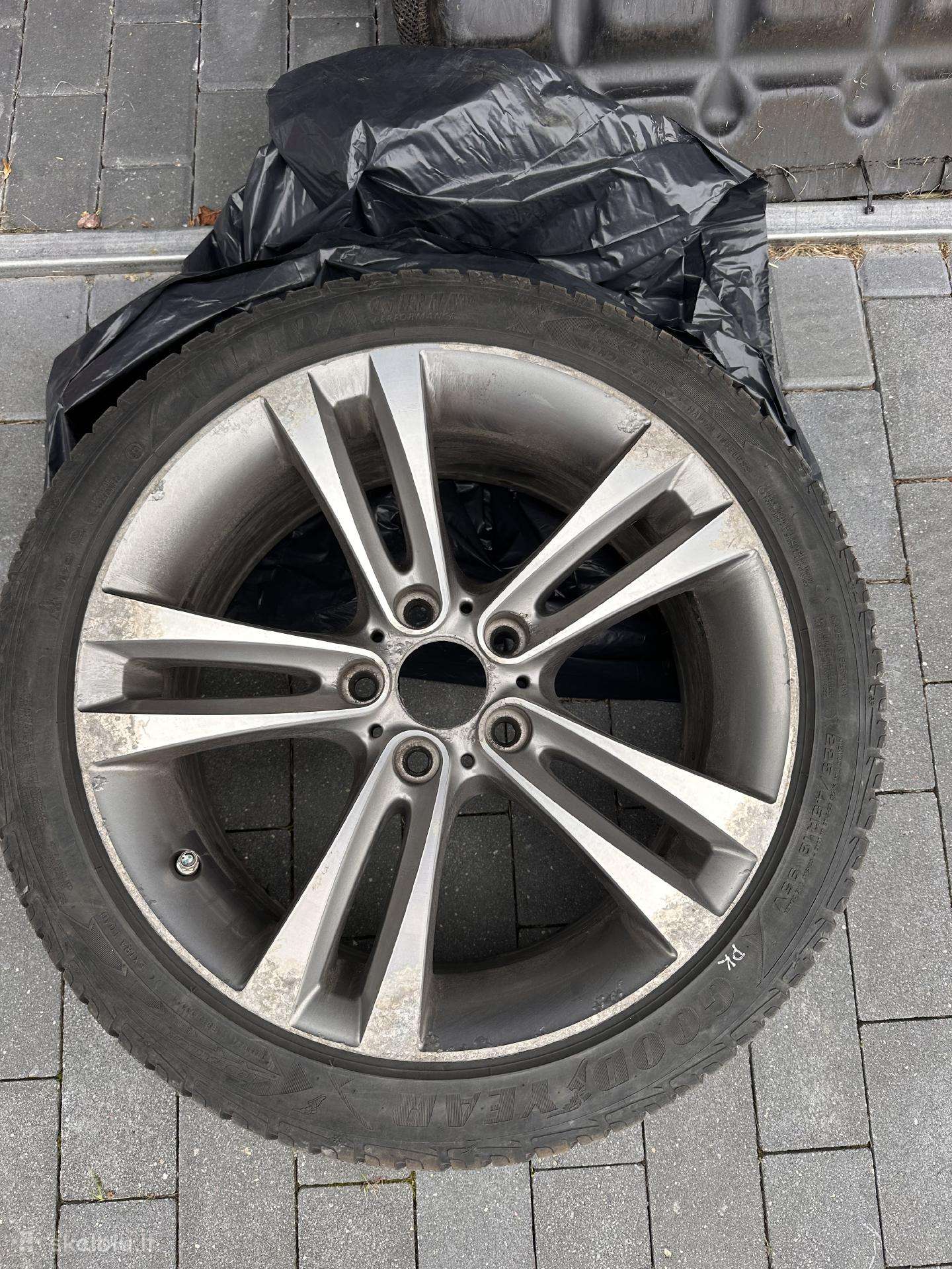 Parduodami Bmw 435 ratlankiai su padangomis