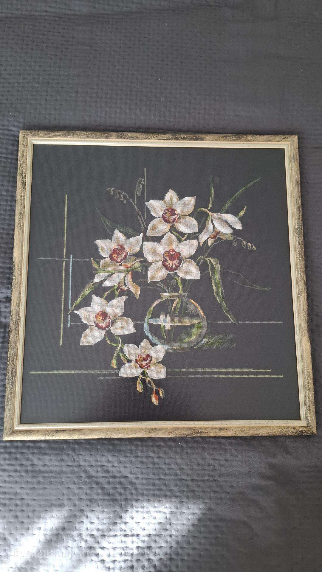 Siuvinėtas paveikslas "Baltosios orchidėjos"