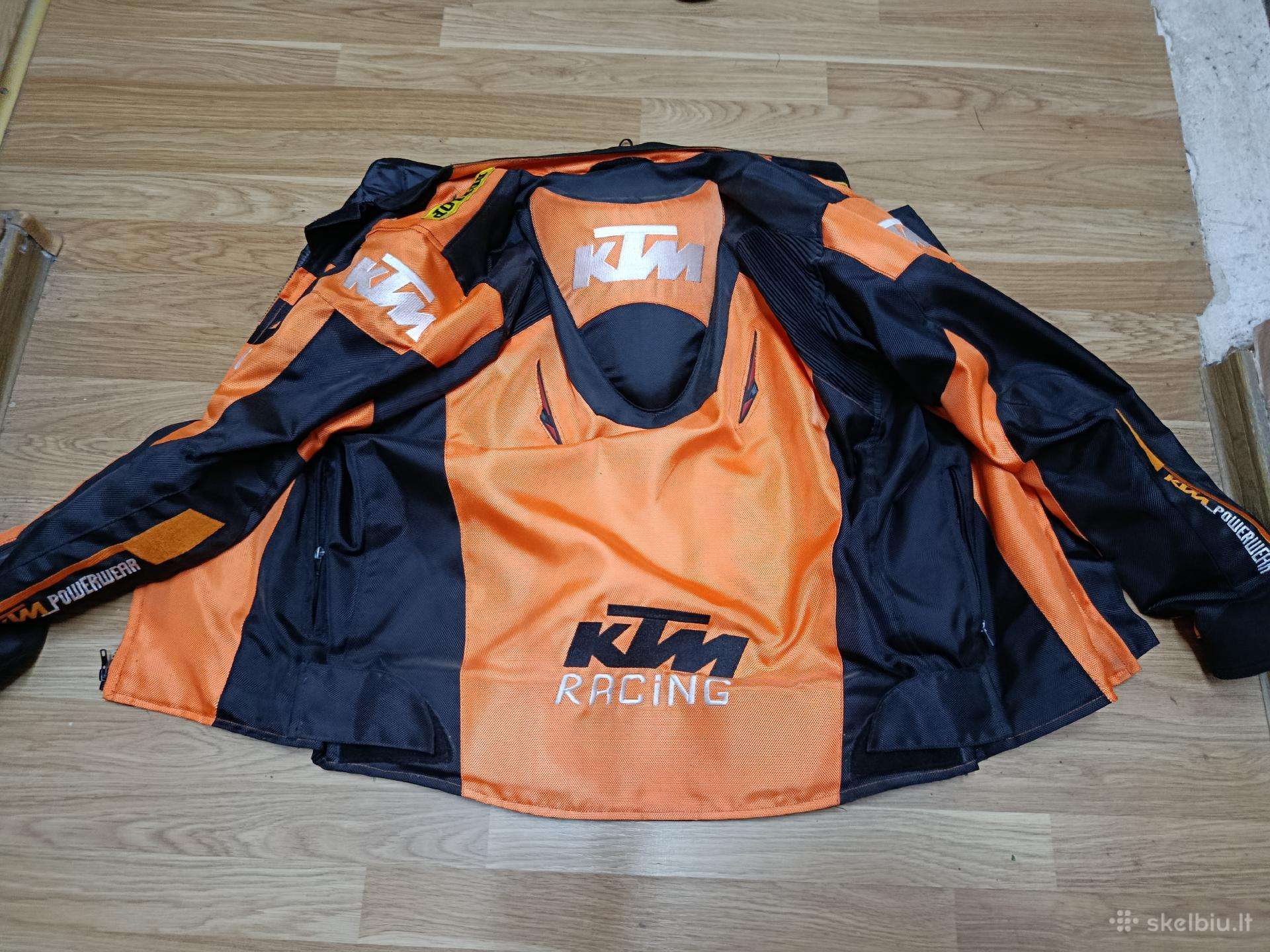 Moto striukė