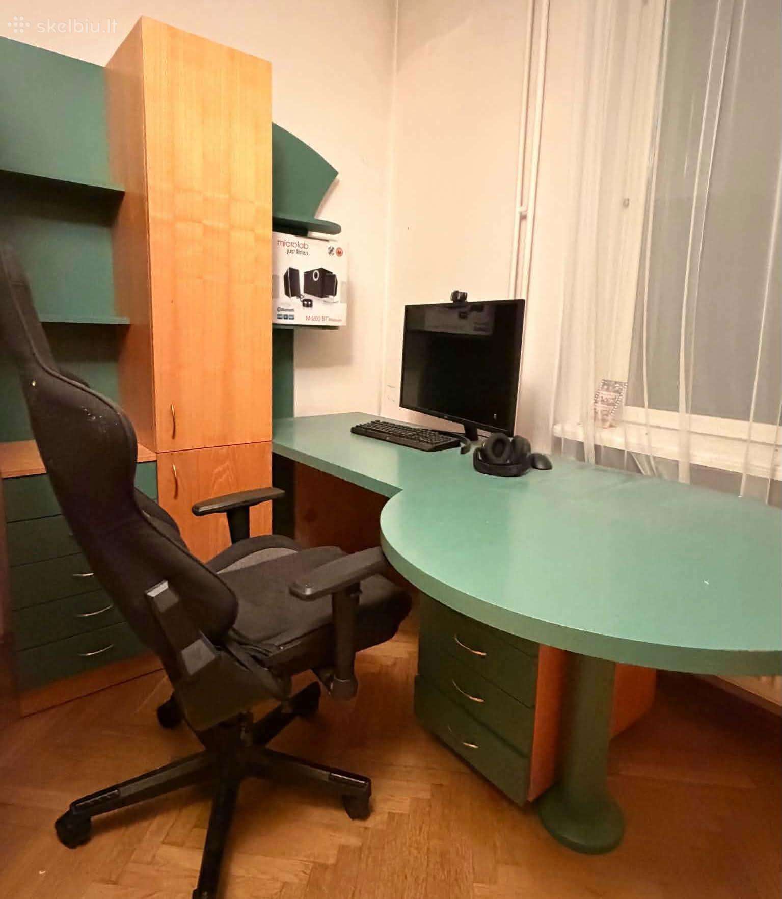 Jaunuolio kambario baldai