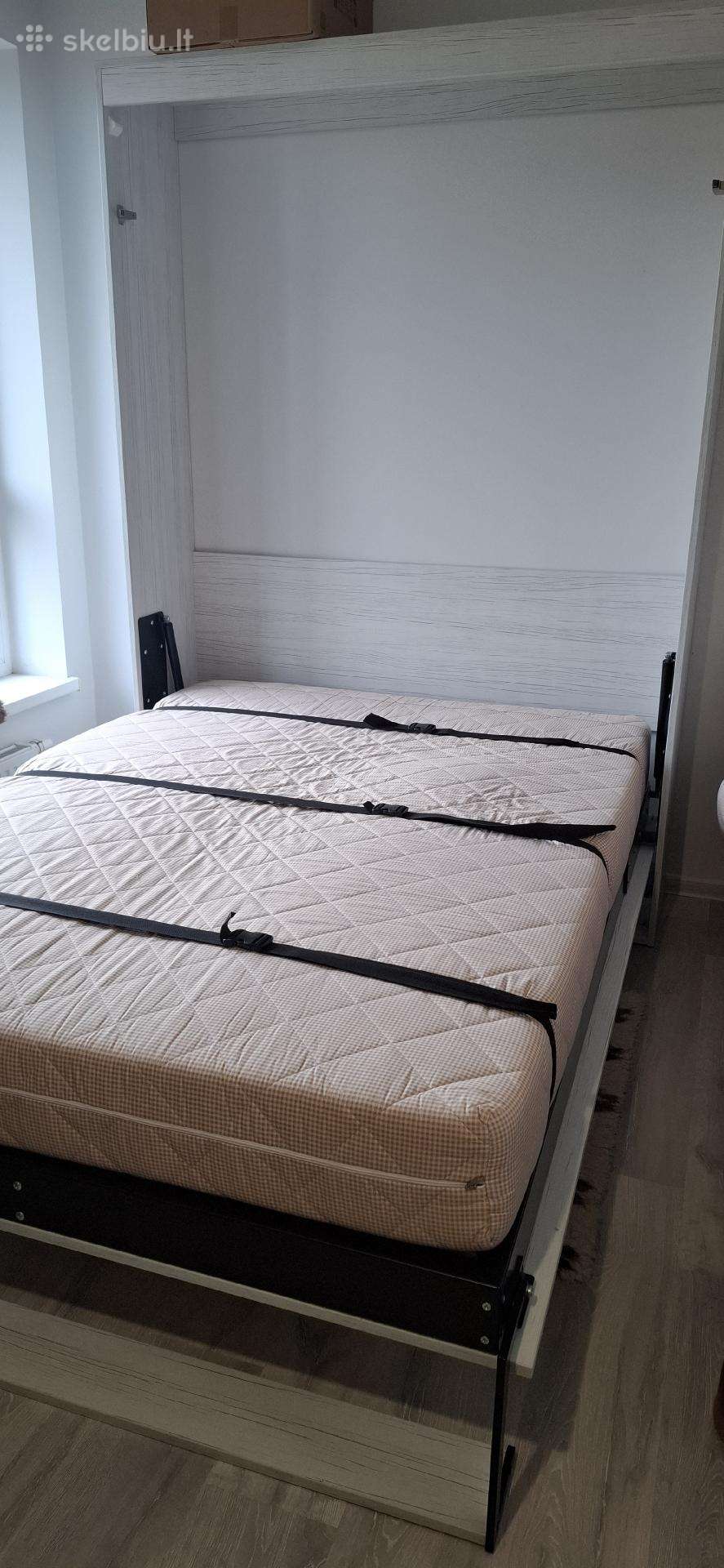 Idealios būklės vertikali lova spintoje 140x2000