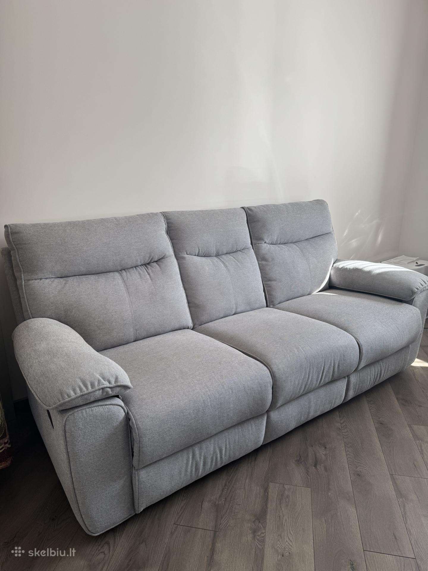 Sofa - reklaineris pilkos spavos