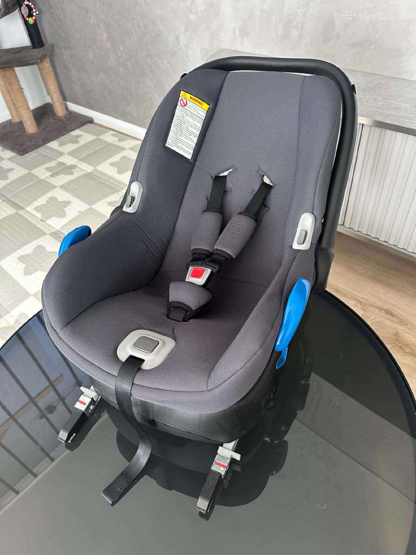 Tutis auto kedute su baze ir priedais