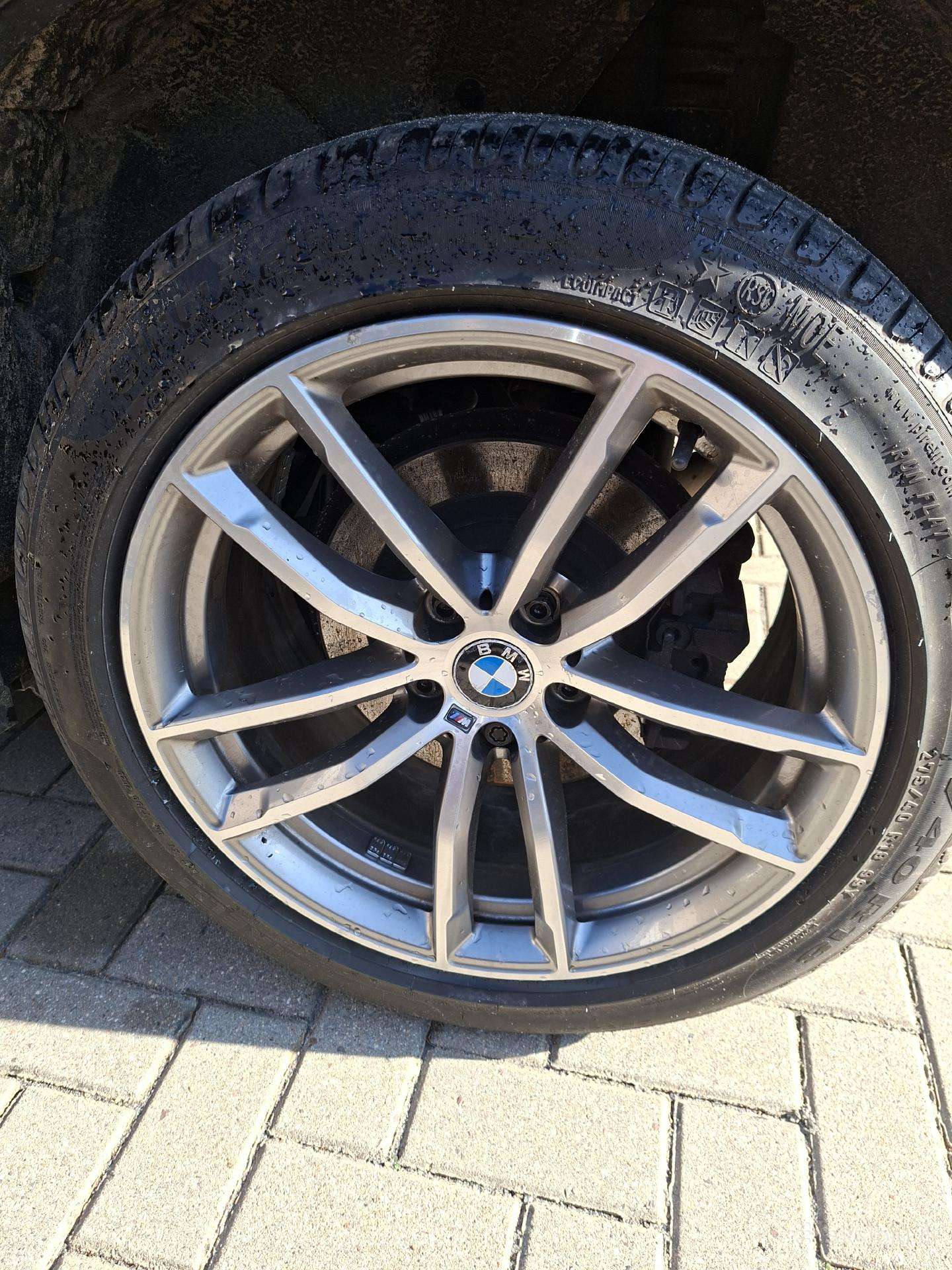 Bmw x3 R18 Orginalūs su padangom