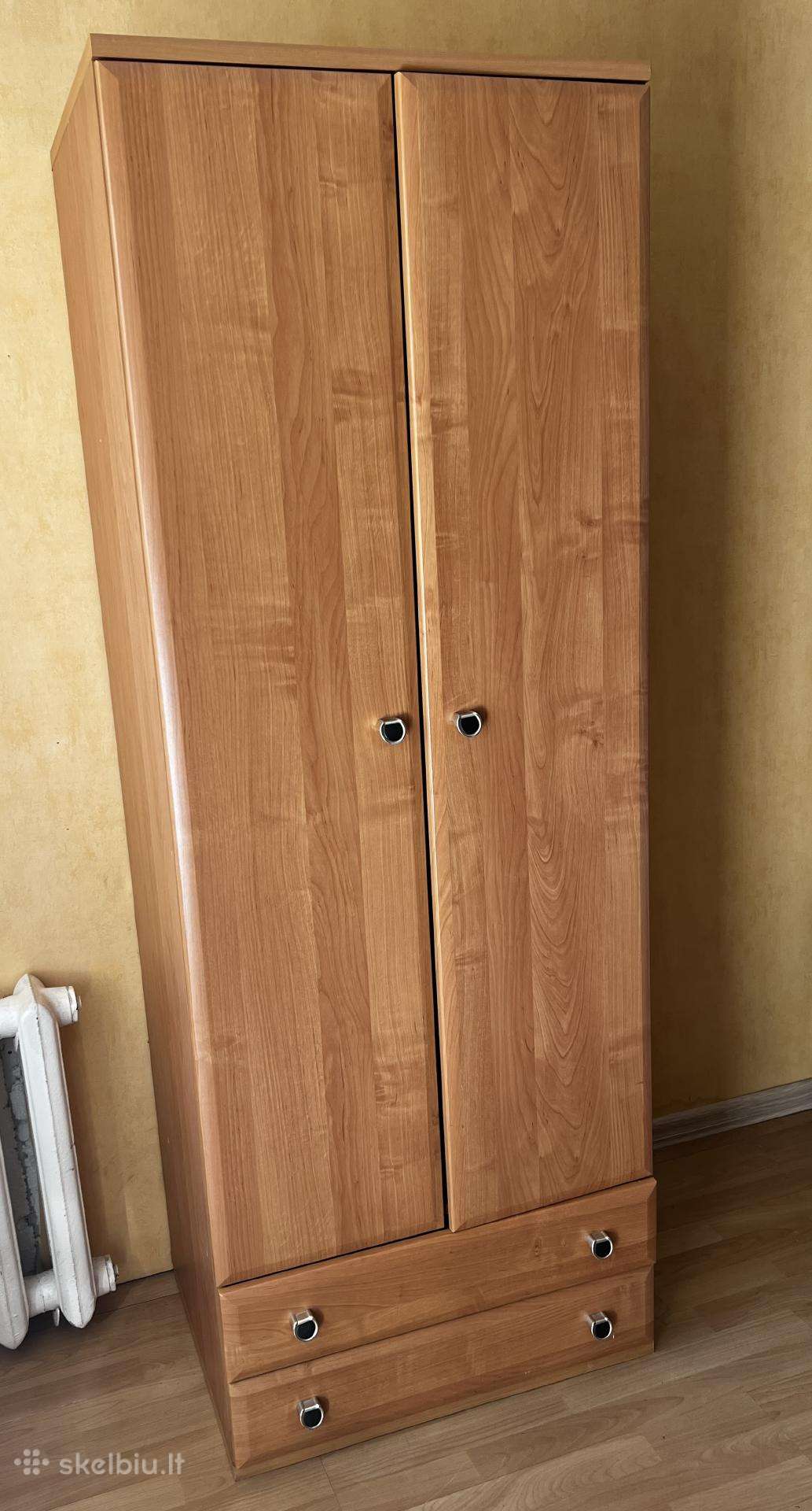 Dviejų durų spinta su stalčiais