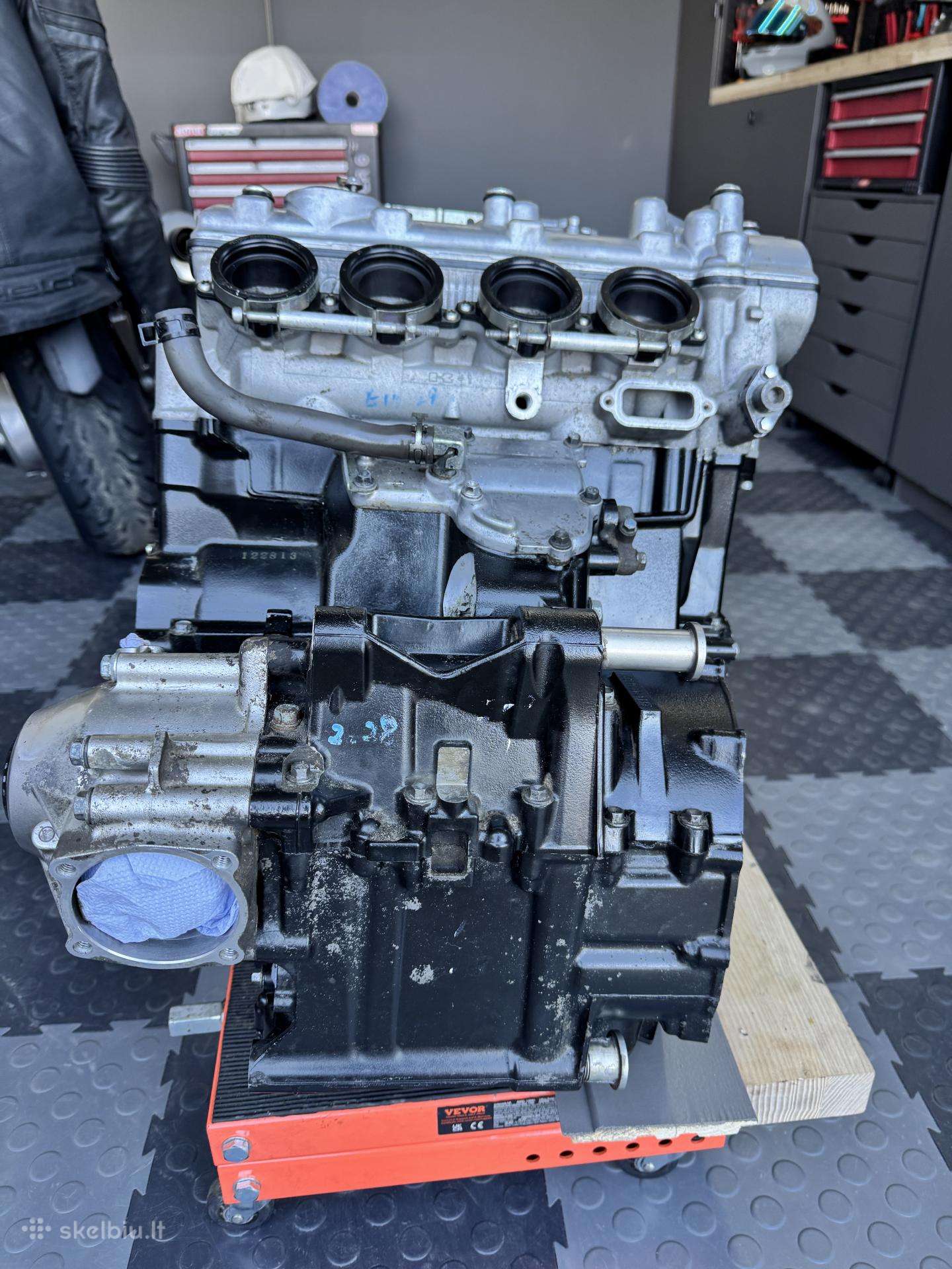 Kawasaki 1400gtr variklis