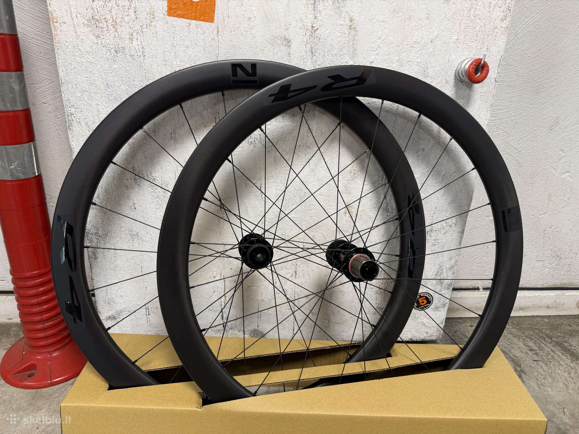 Nauji „Novatec R4 anglies pluošto ratlankiai,