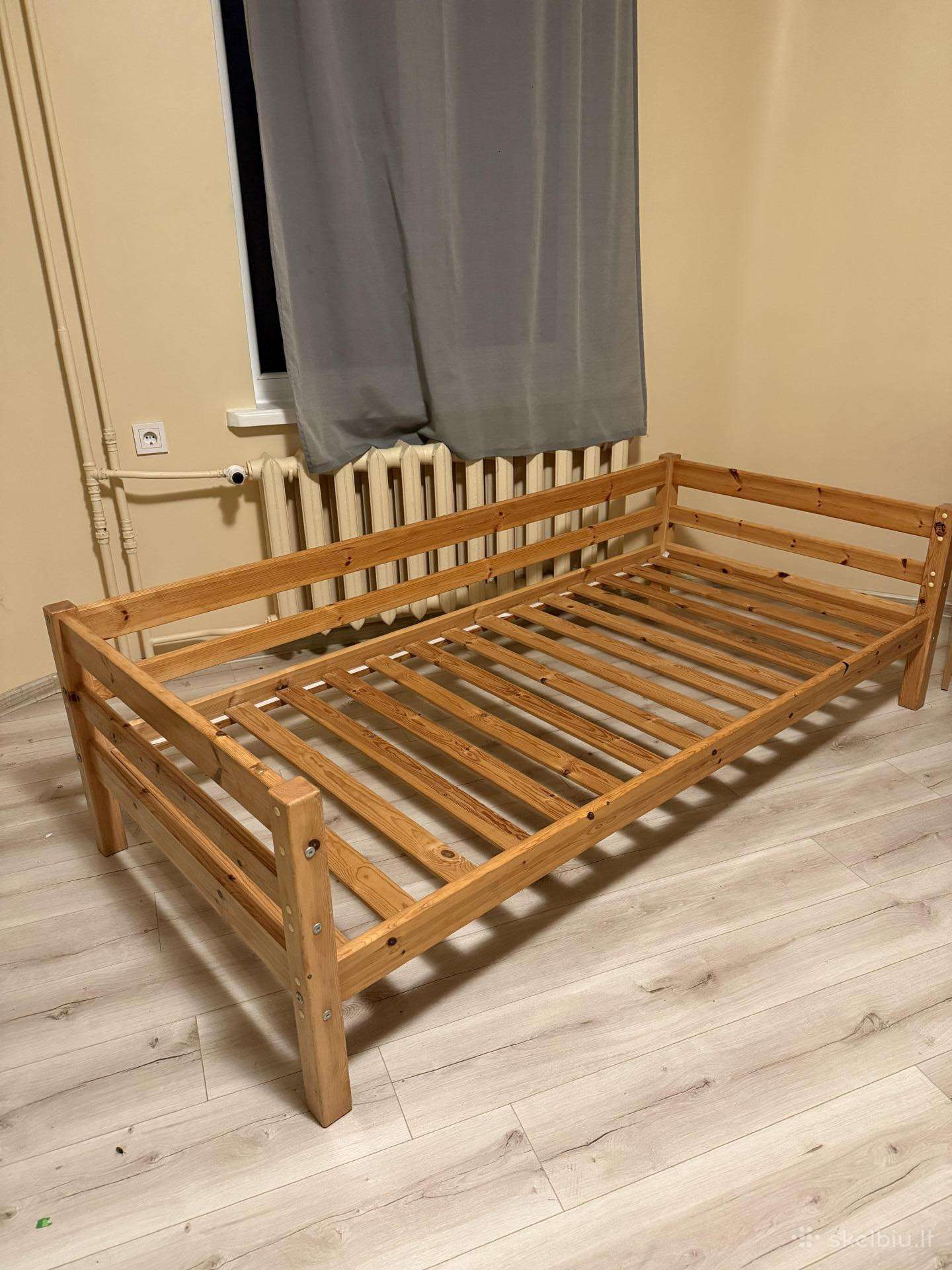 Medinė lakuota viengulė lova