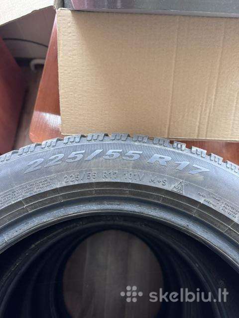 Nedaug dėvėtos padangos Pirelli 225/55 R17
