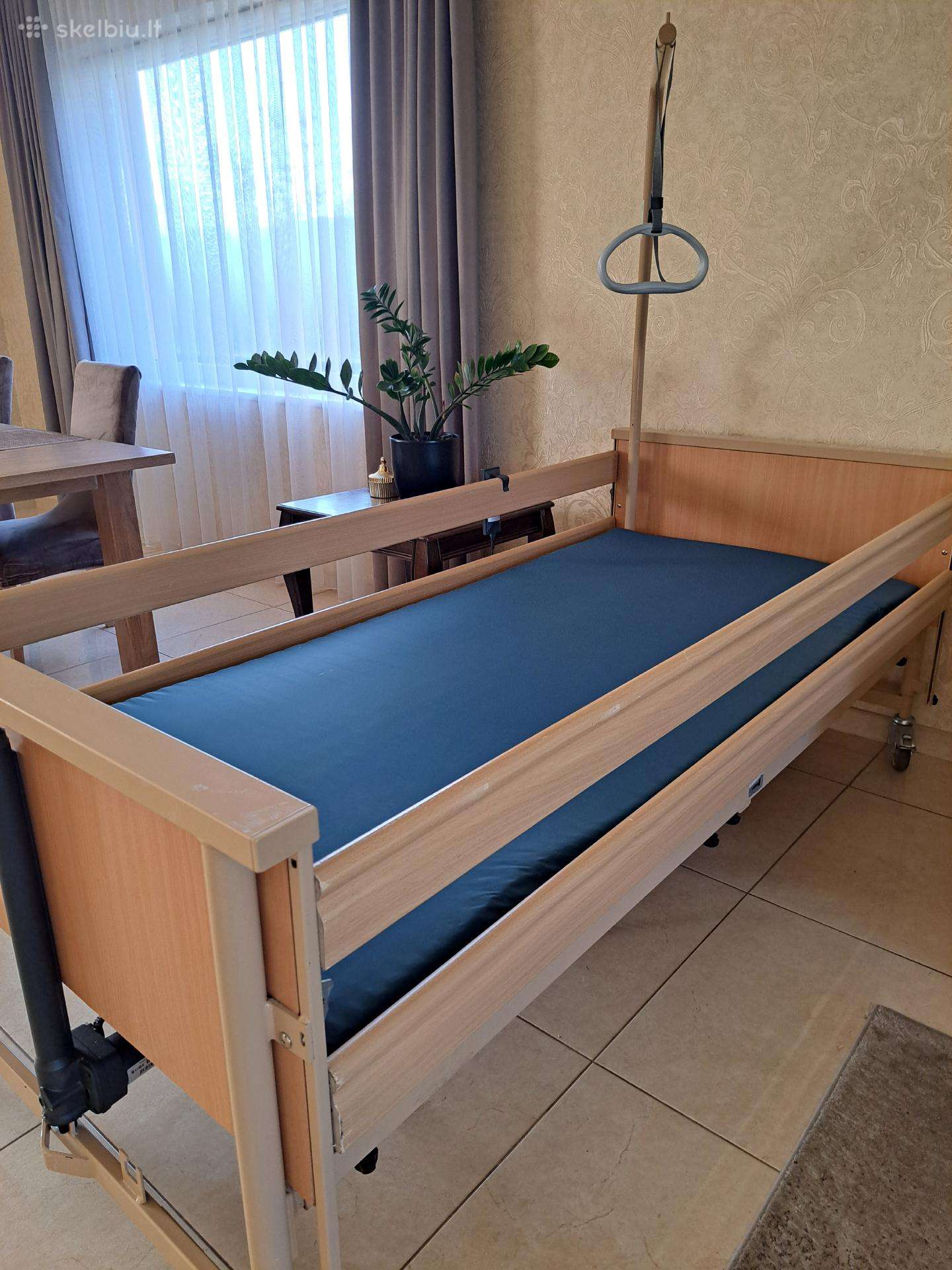 Elektrine funkcine slaugos lova su čiužinių