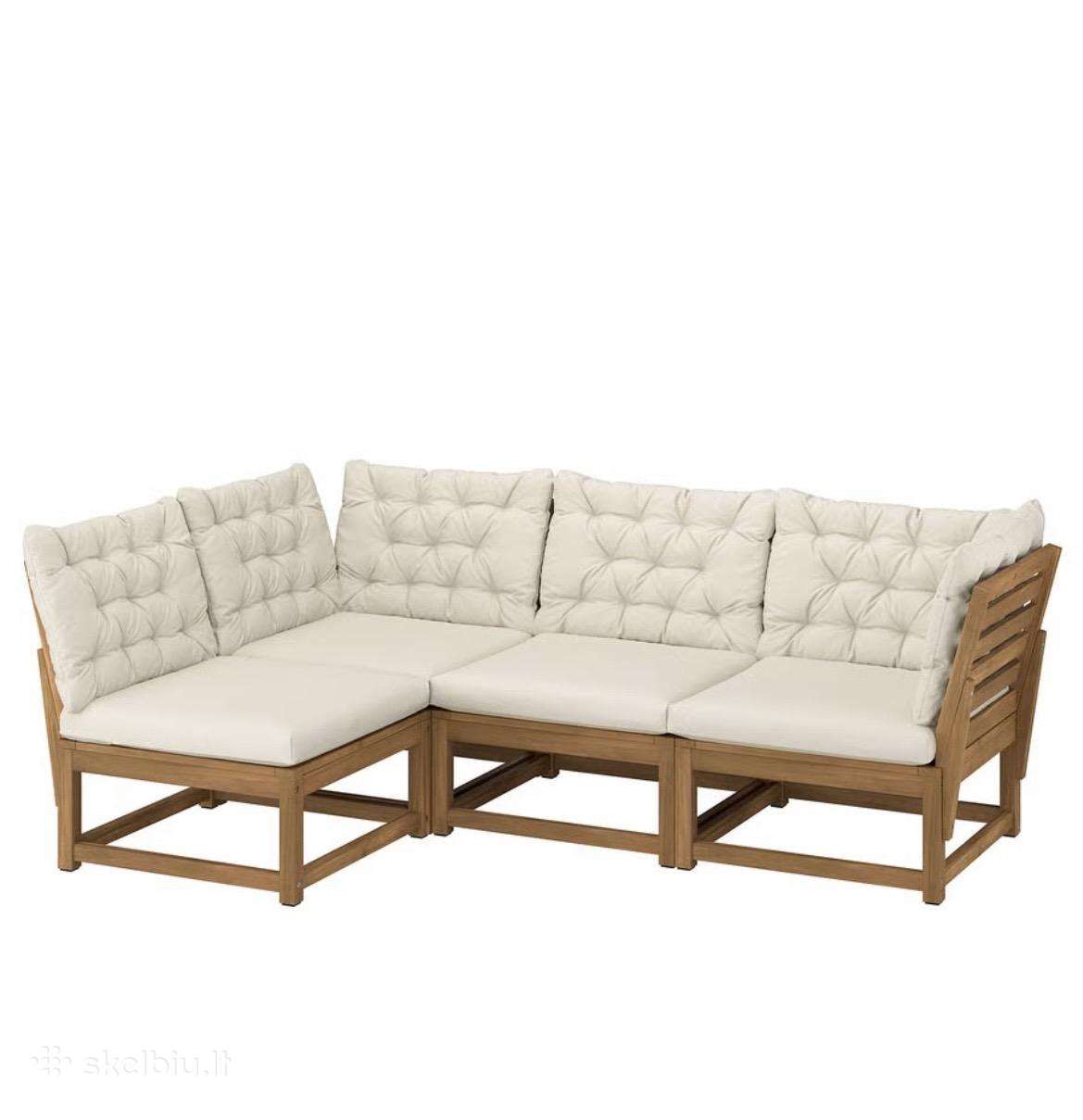 Parduodama lauko trivietė sofa, su kojų kėdute