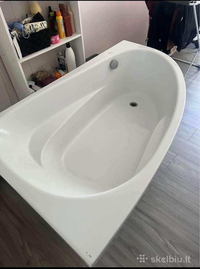 Parduodama kampinė vonia matmenys 150x90