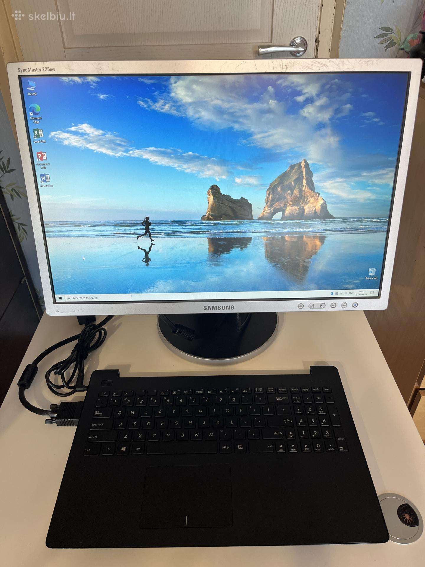 Kompiuteris su monitoriumi