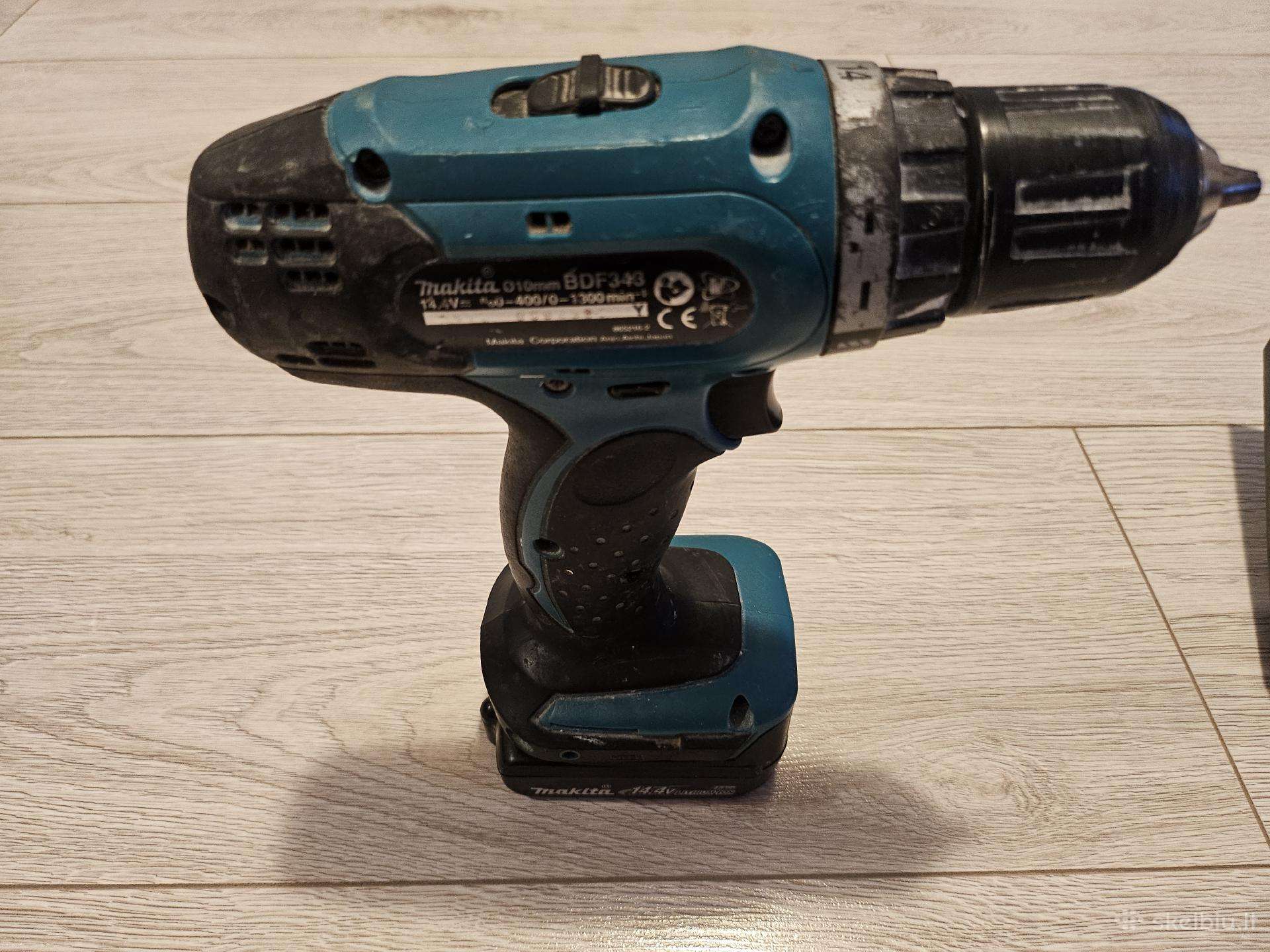 Makita 14.4v suktuvas,akumuliatoriai po 15 pakrove