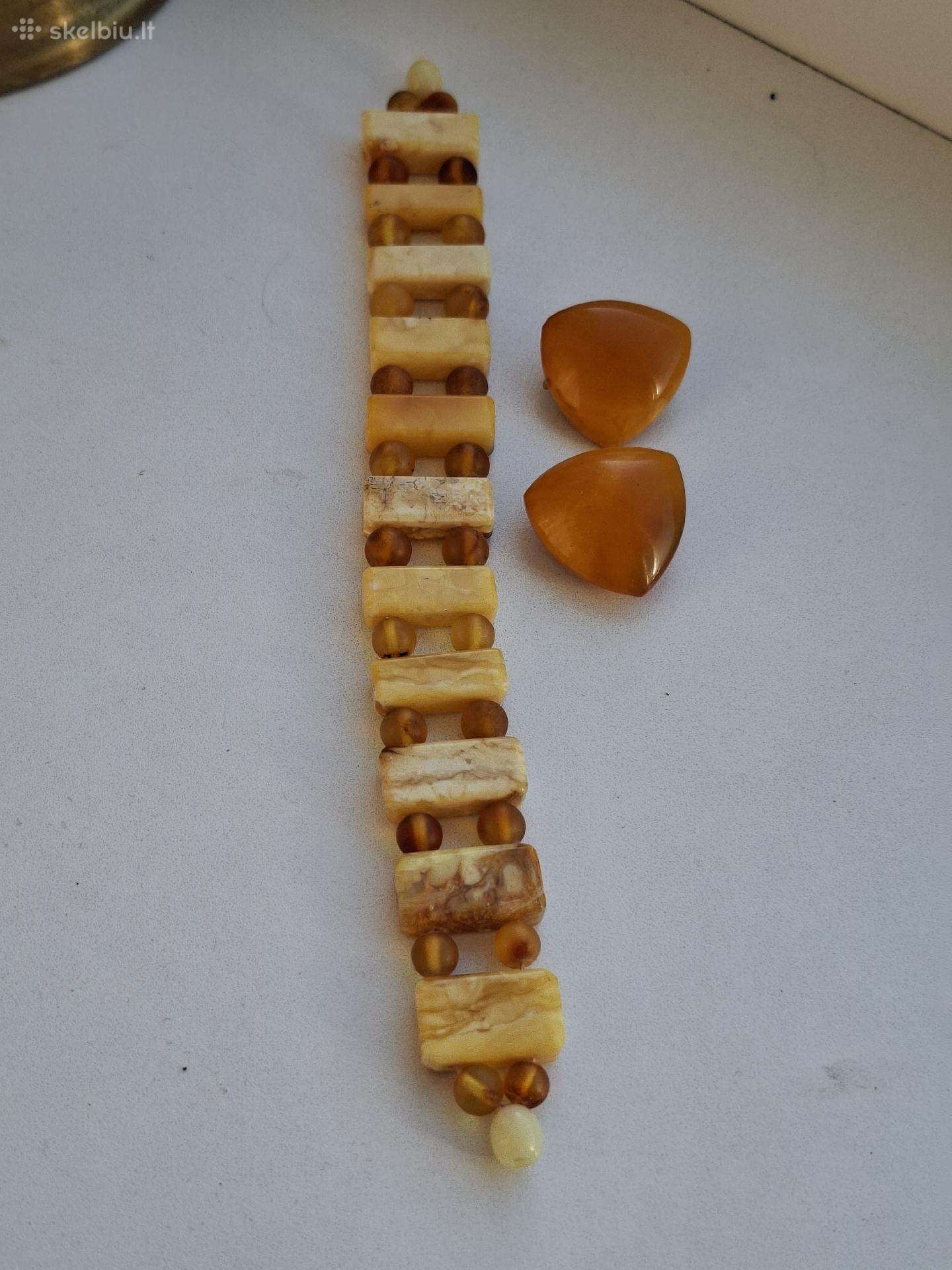 Papuošalai su gintaru