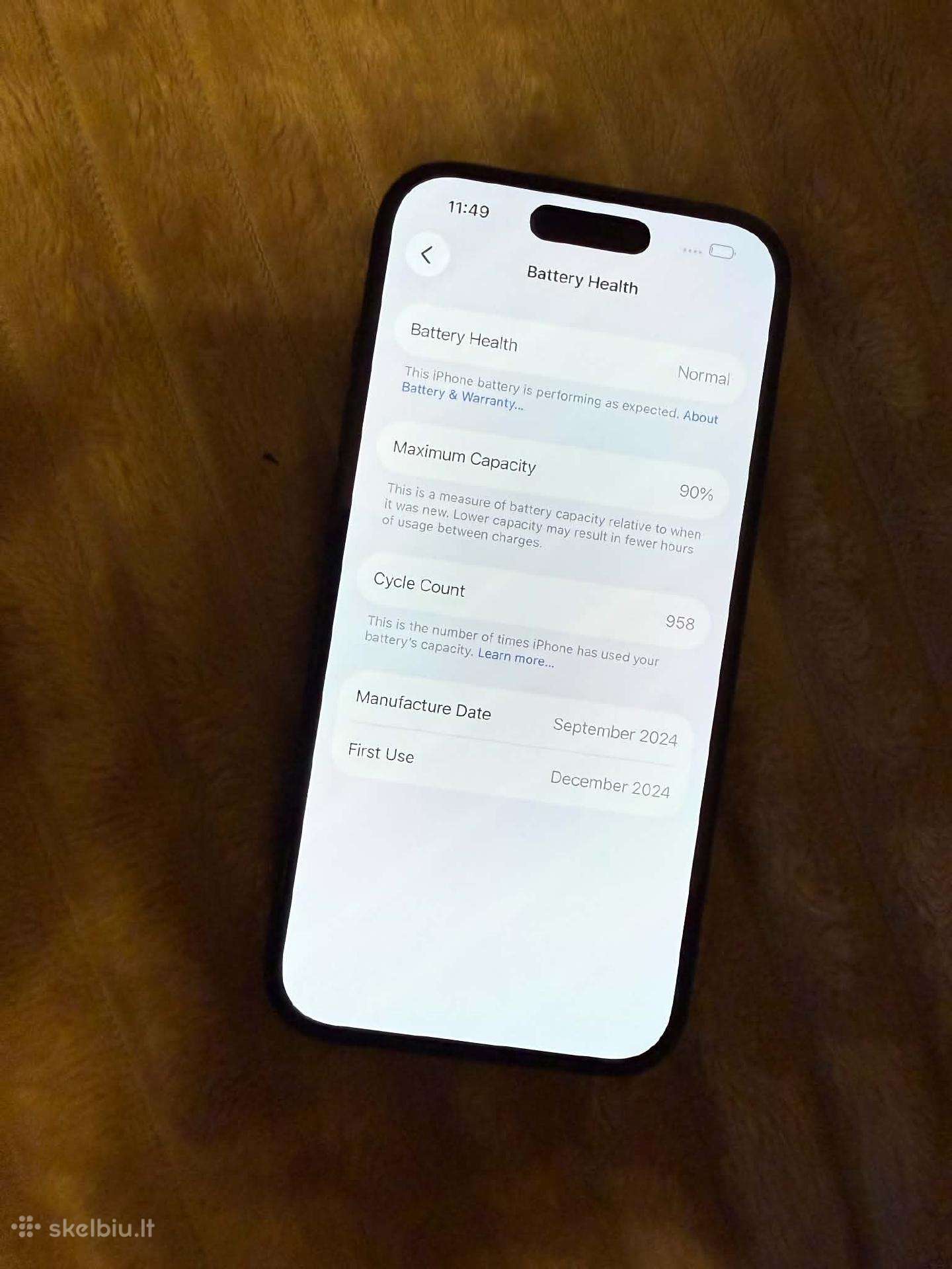 Parduodamas iPhone 15 128 GB.