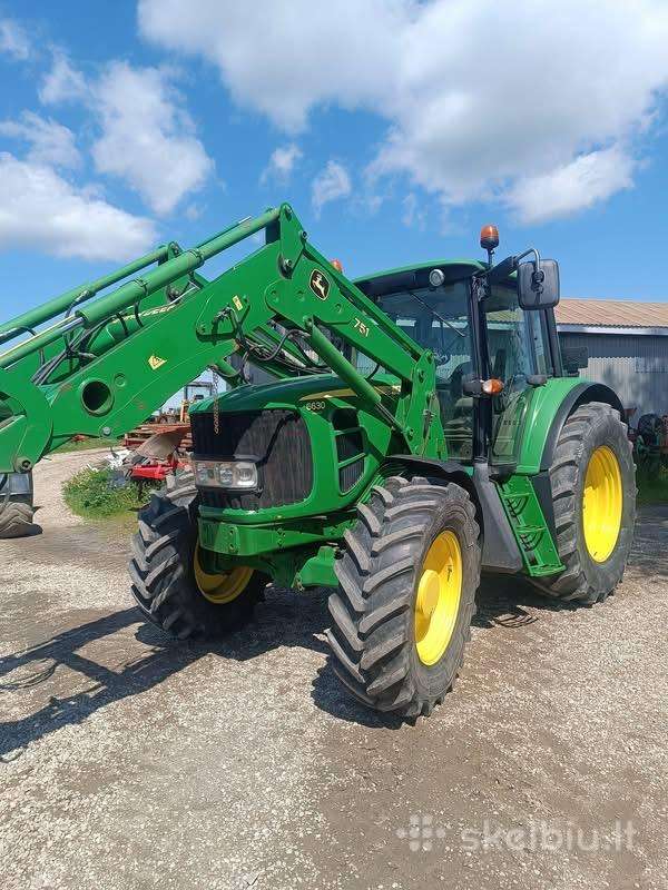 Traktorius john deere 6630 su krautuvu