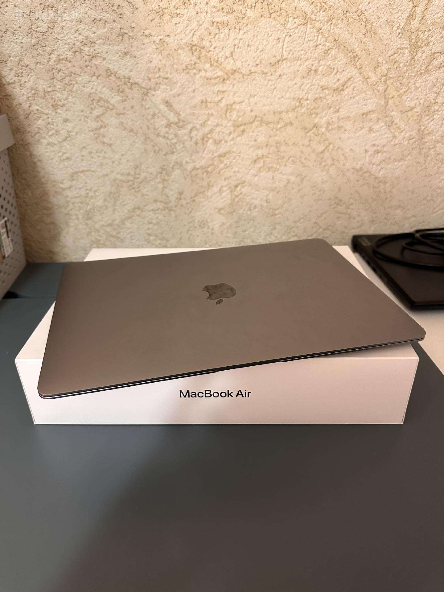 Apple MacBook Air 13 (M1, 2020).