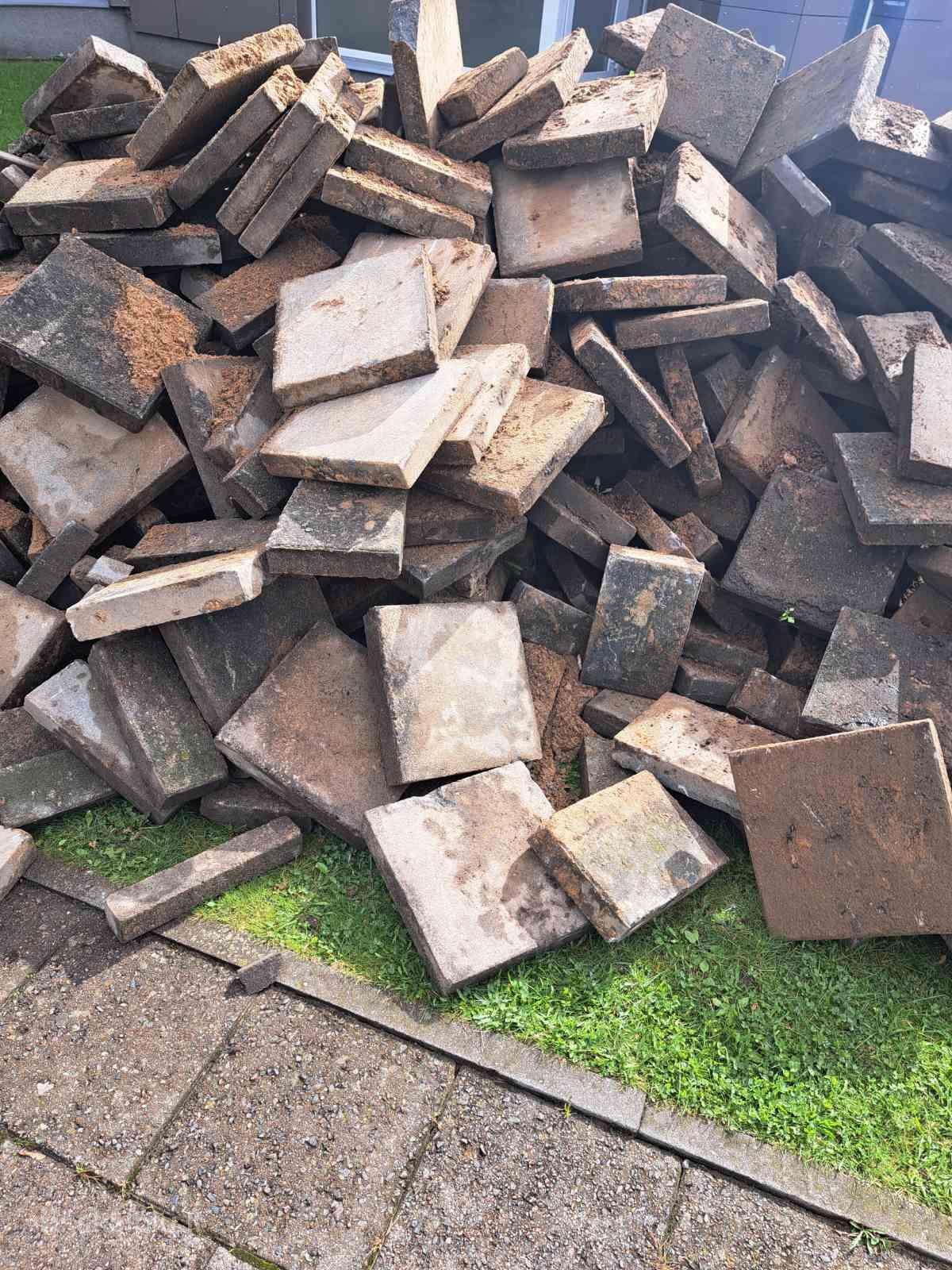 Dovanojame šaligatvio plyteles