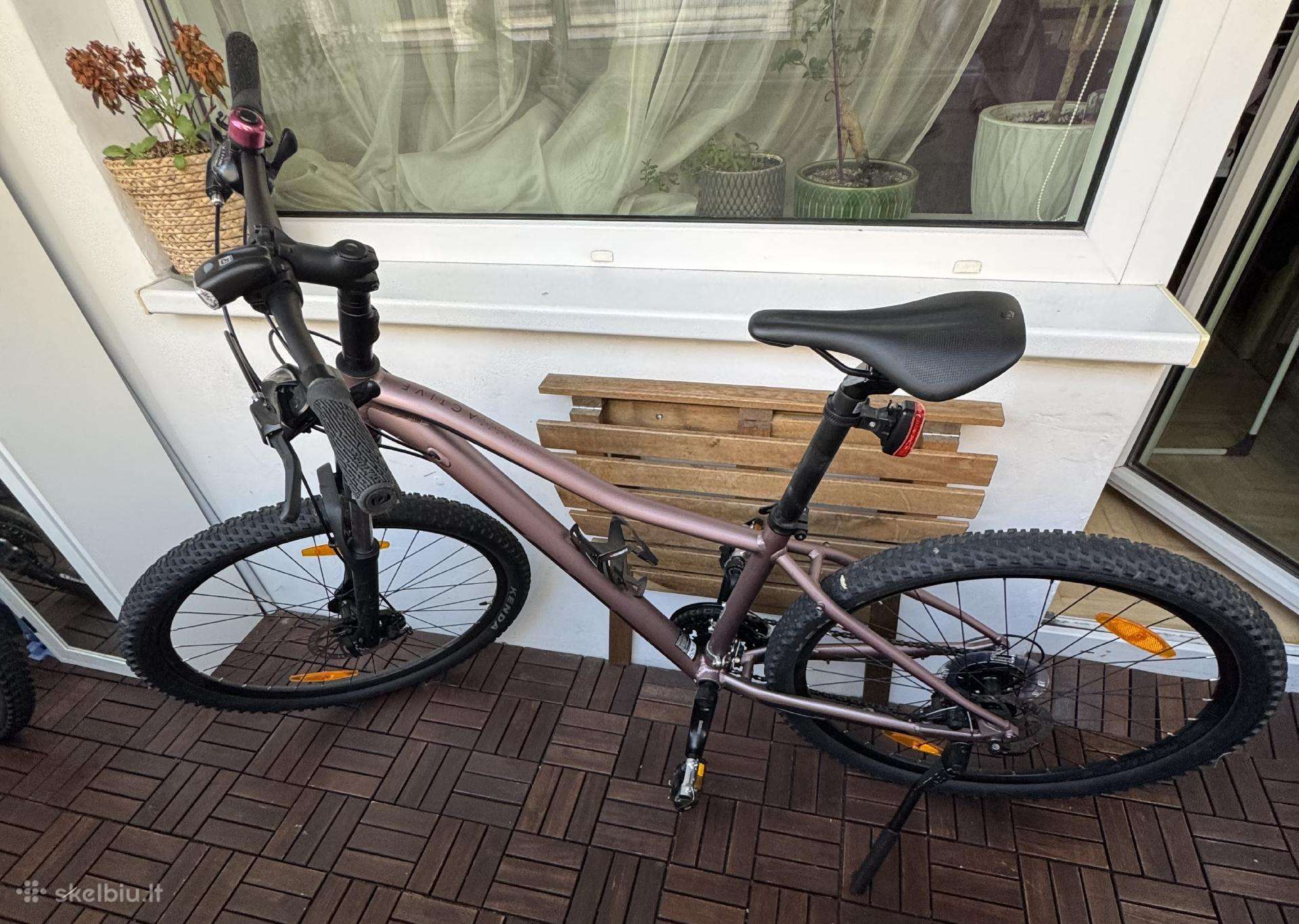 Scott Contessa Active