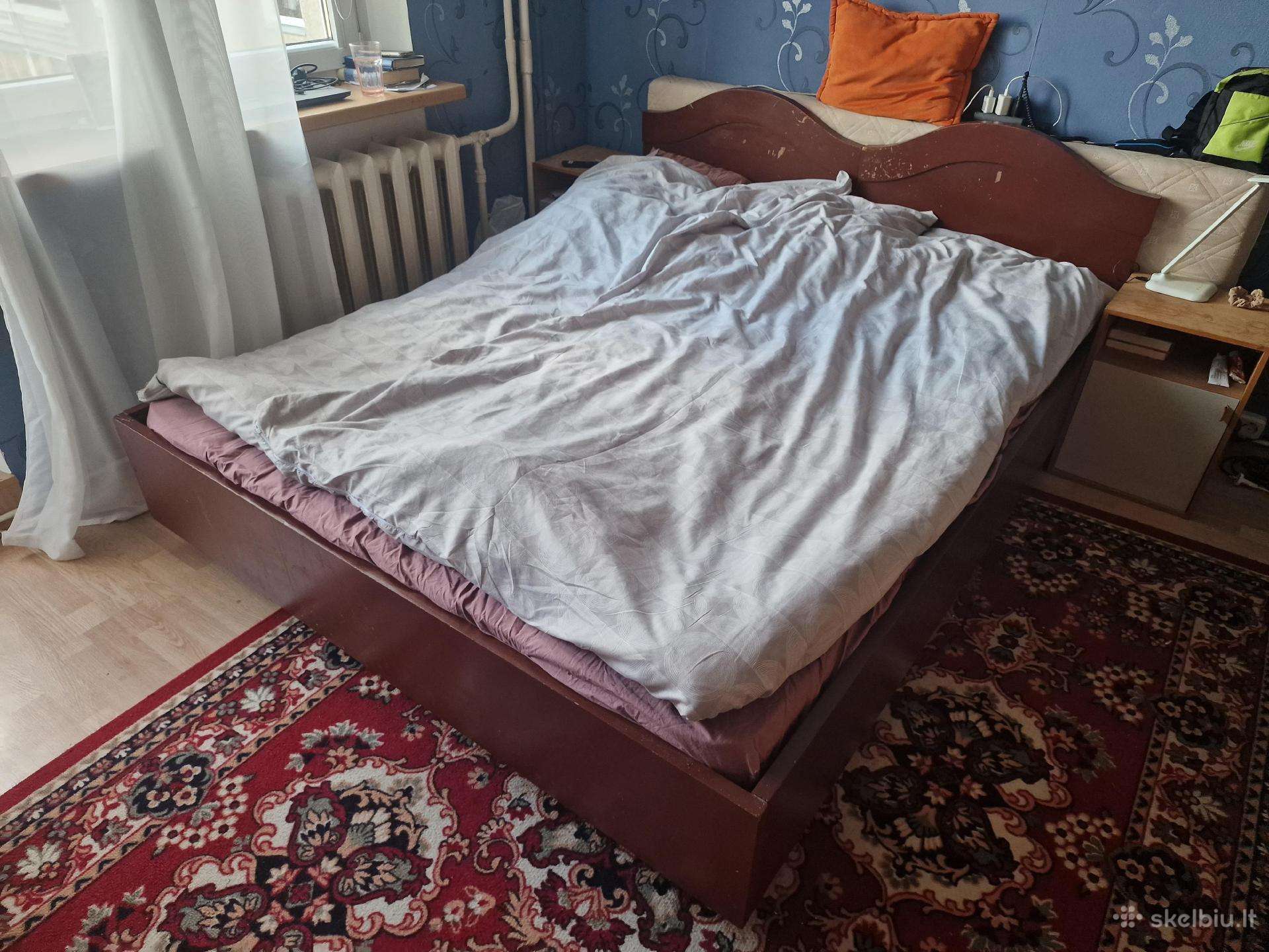 Dvigulė lova nemokamai Dormeo čiužinys tvarkingas.
