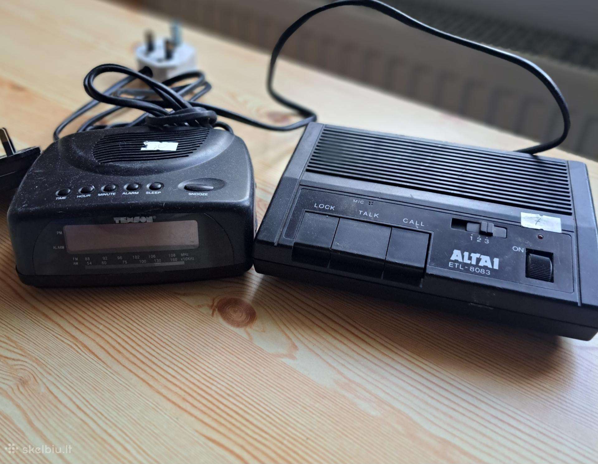 Retro vintažiniai radijo aparatai.