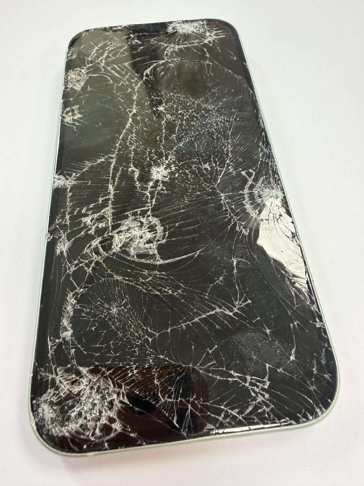 iPhone 15 su defektu