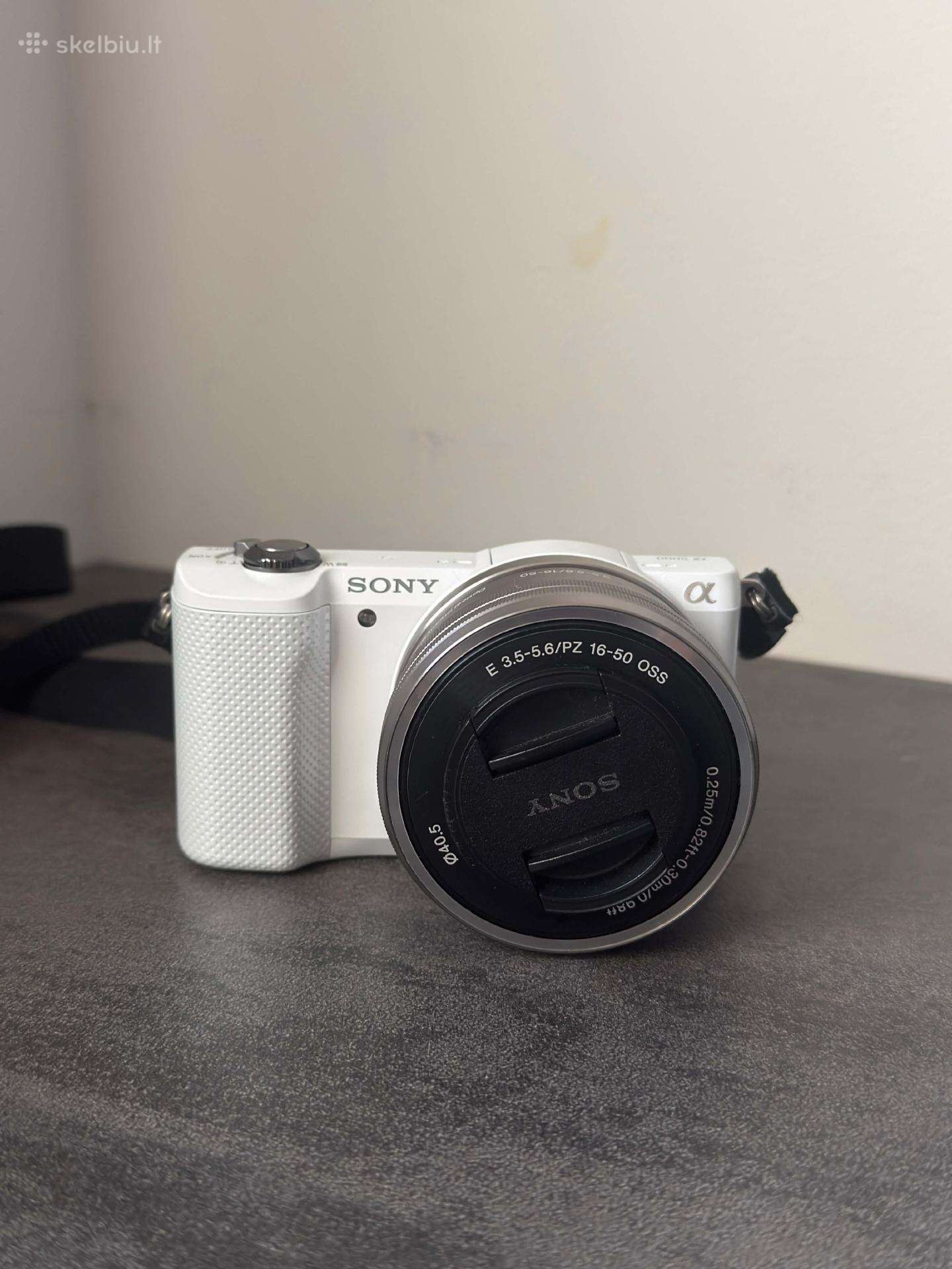 Sony a5000 (ilce-5000) + 16-50mm objektyvas.
