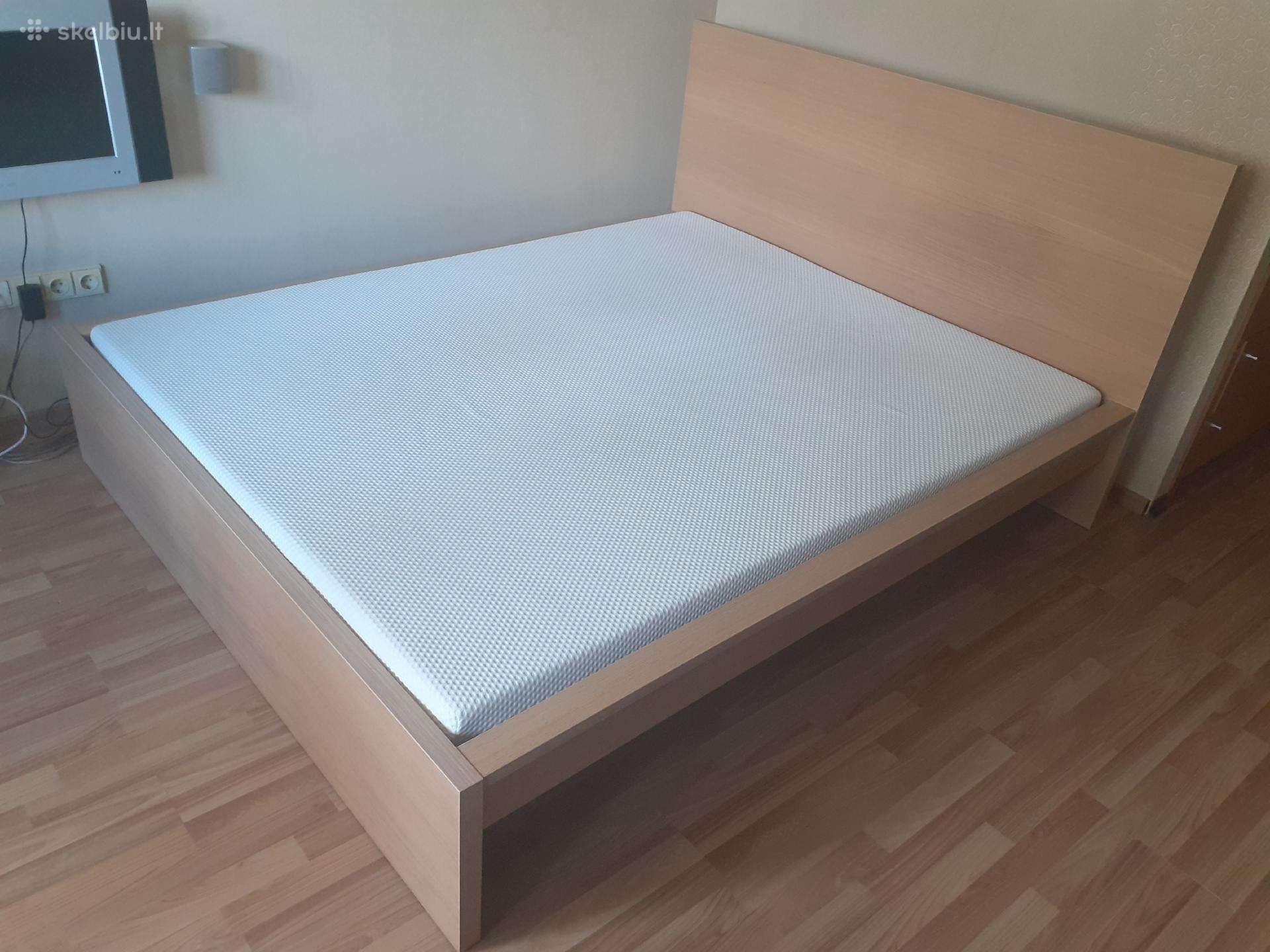 Parduodama Ikea dvigulė lova.