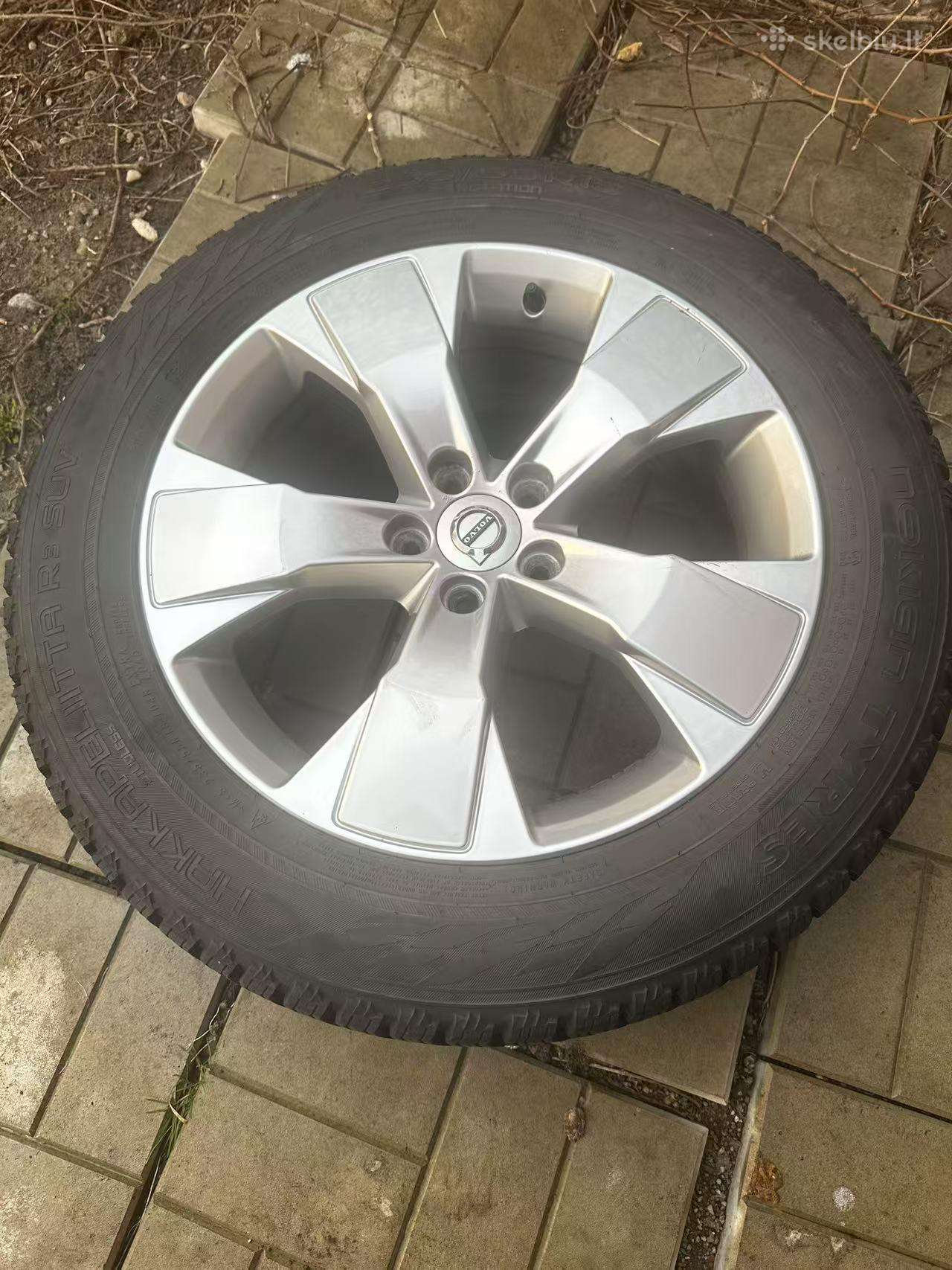 Volvo ratlankiai R18 su žieminėmis padangomis