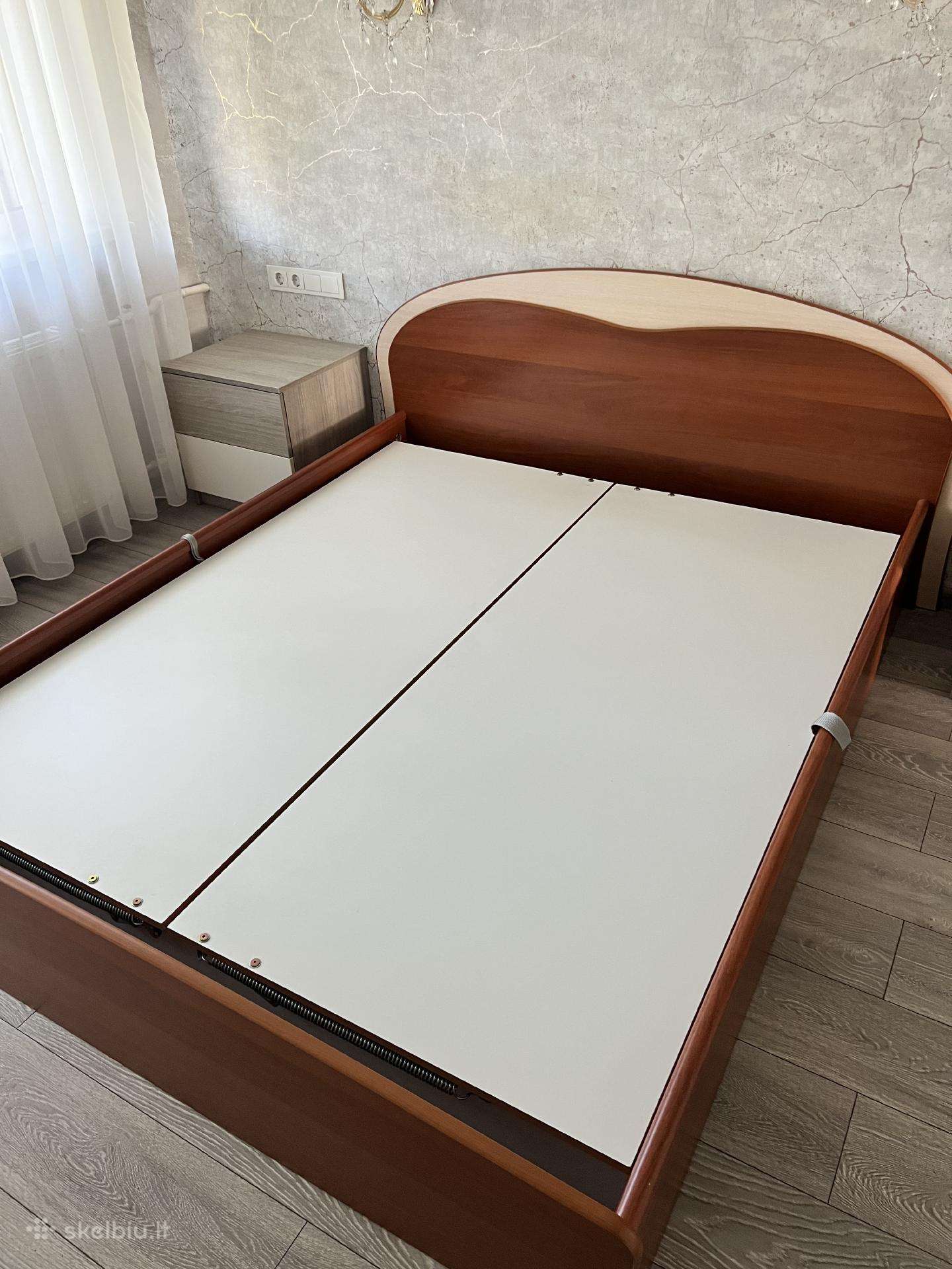Dvigulė lova 160x200 su pakėlimo mechanizmu