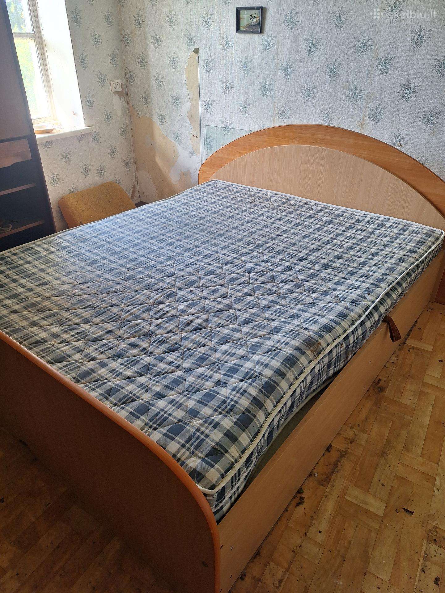 Atiduodu kas nuotraukose