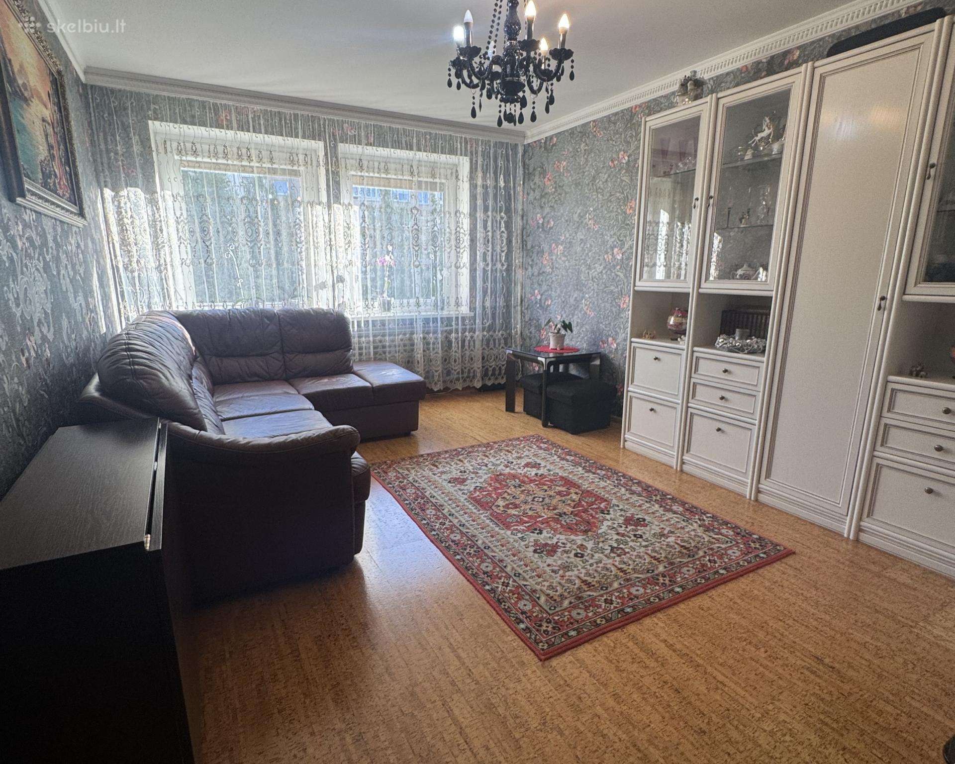 3 kambarių butas Žemynos g., 64,67 m², su balkonu